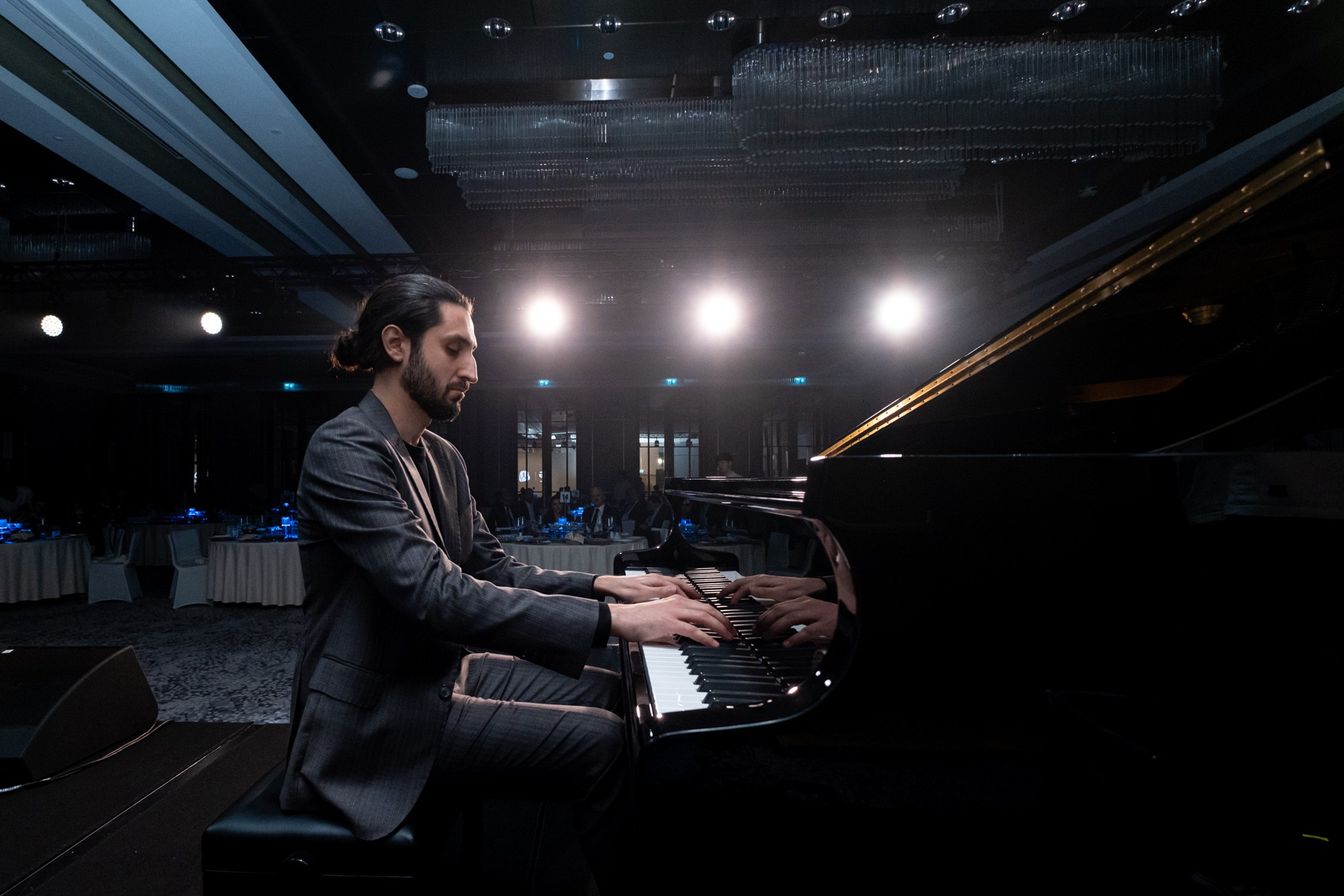 İsfar Sarabski, Azərbaycan pianoçu, canlı piano performansı, musiqi konserti Azərbaycan, caz musiqiçi.