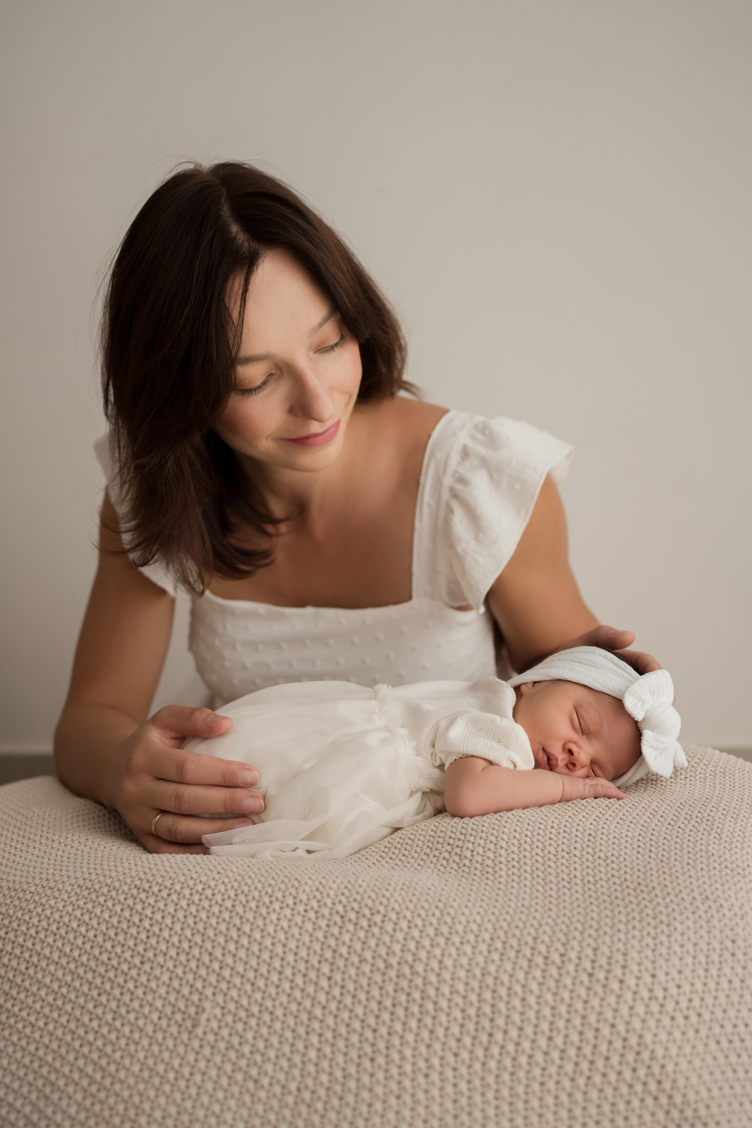 Sweet first days. Angela Iakovleva — Family Photographer in Dubai