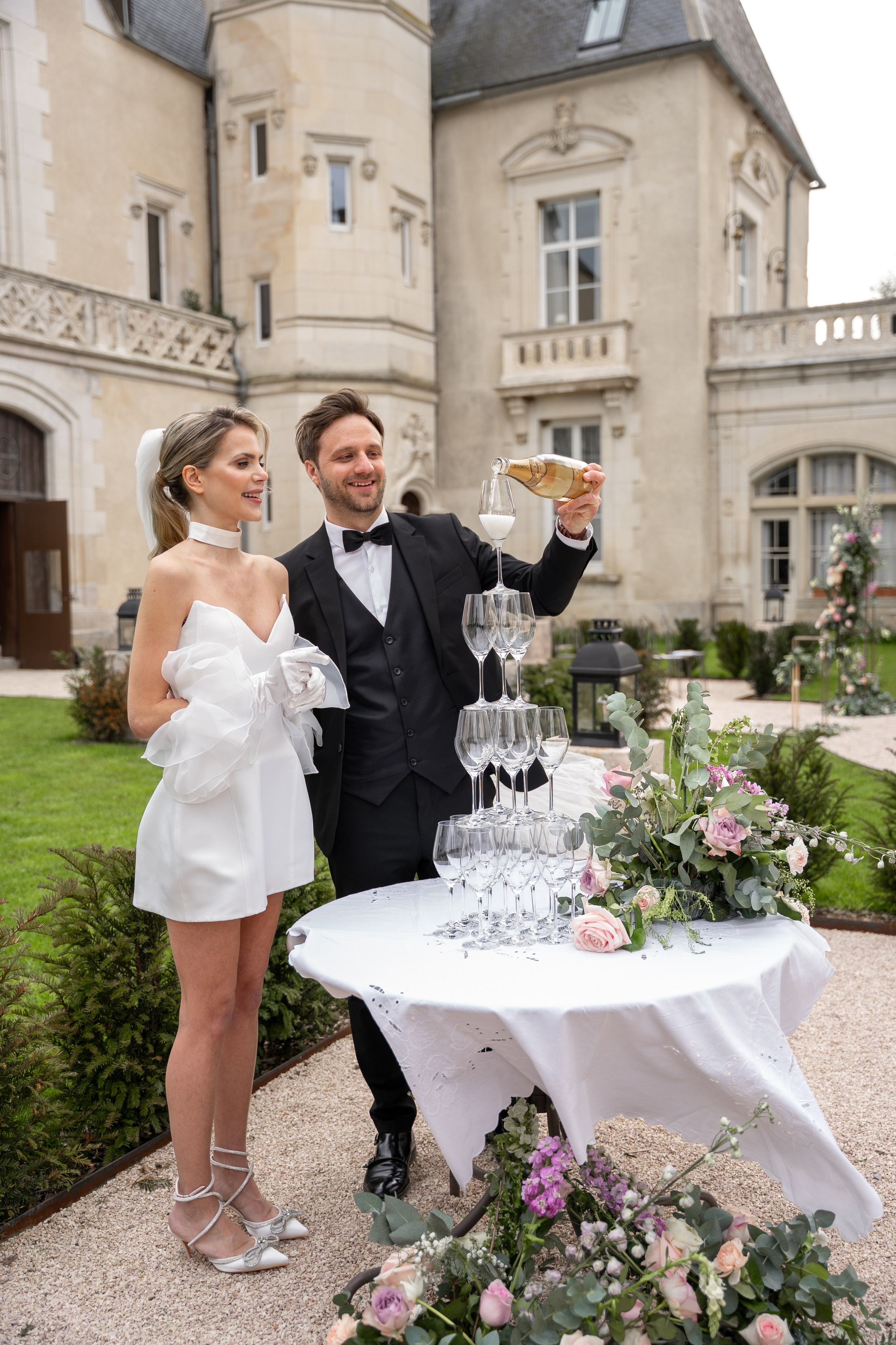Chateau elopement inspiration. Wedding photographer in Paris Oksana Shum