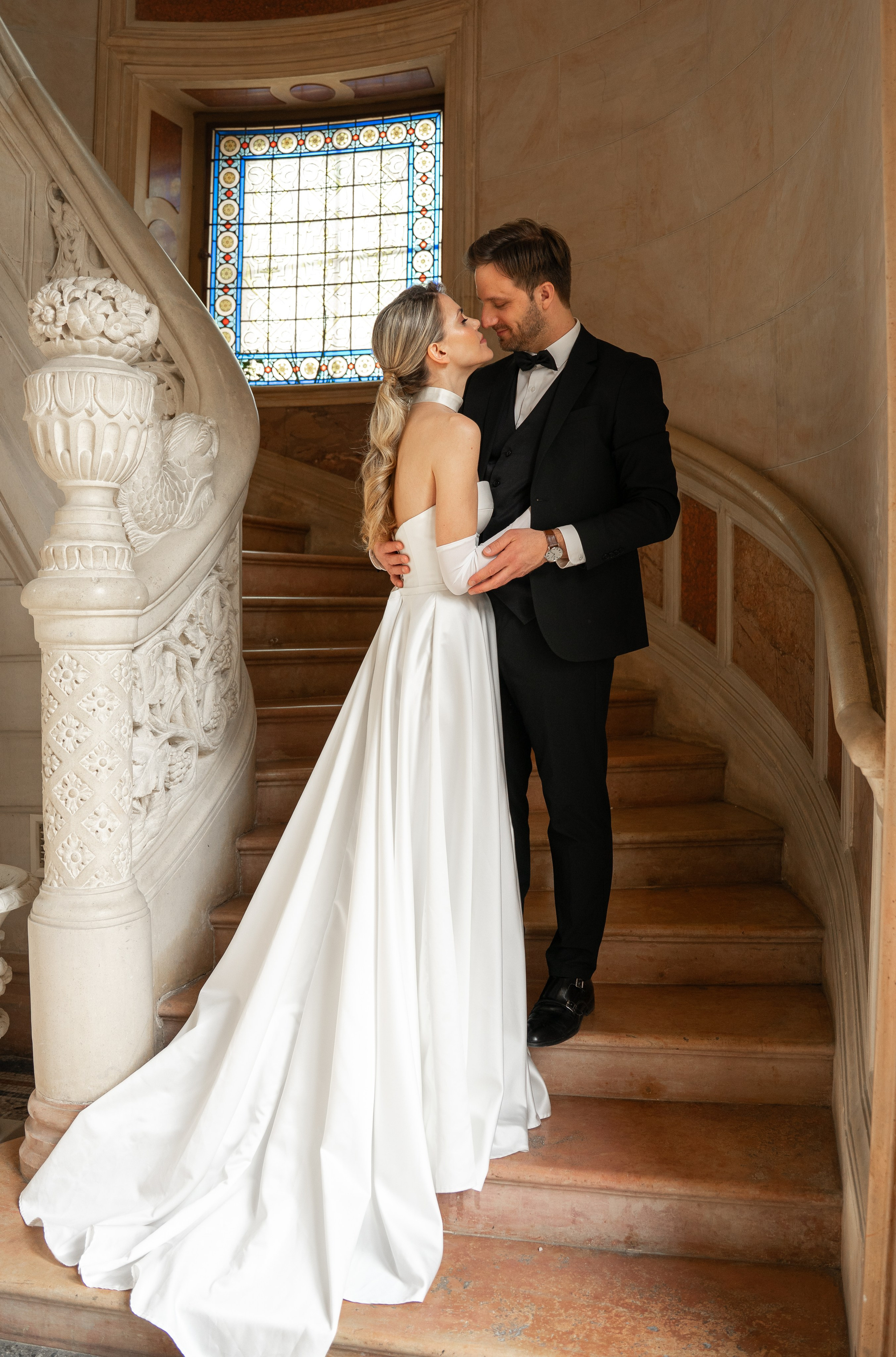 Chateau elopement inspiration. Wedding photographer in Paris Oksana Shum