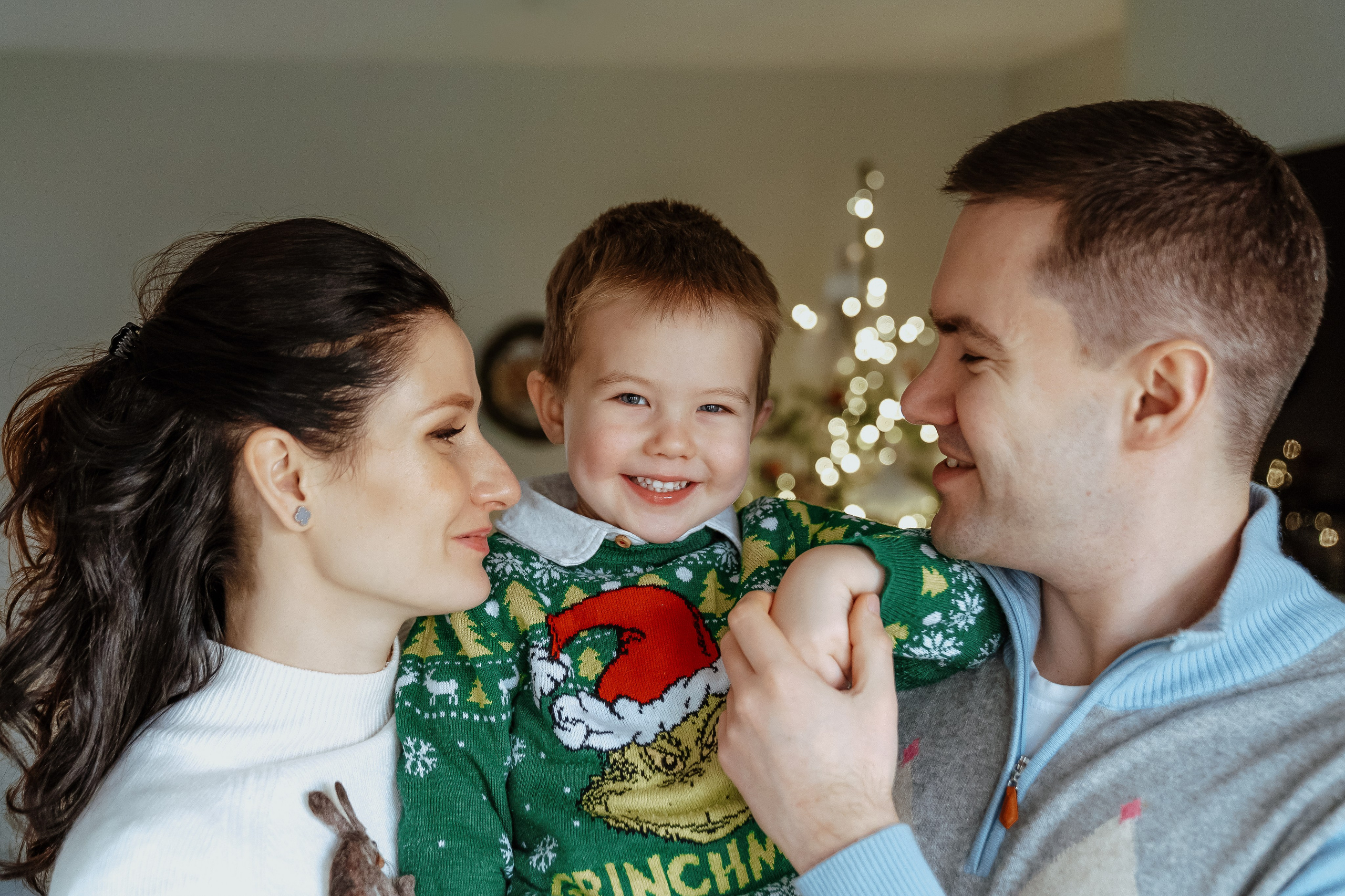 Christmas family home photo session. Newcastle family photographer. Lifestyle photography. 