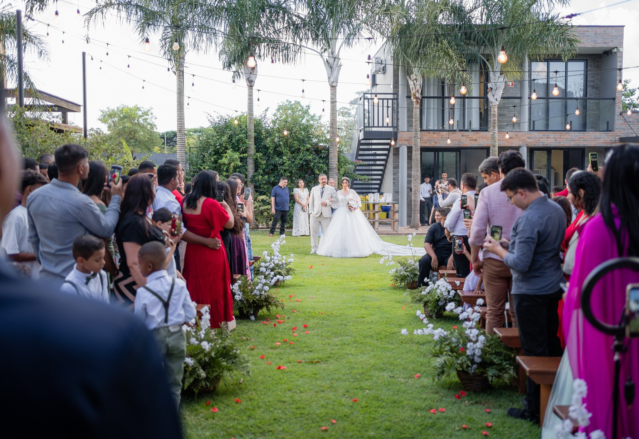 Larissa & Vinicius — Espaço Faveral / Aararaquara. Robson Colaço