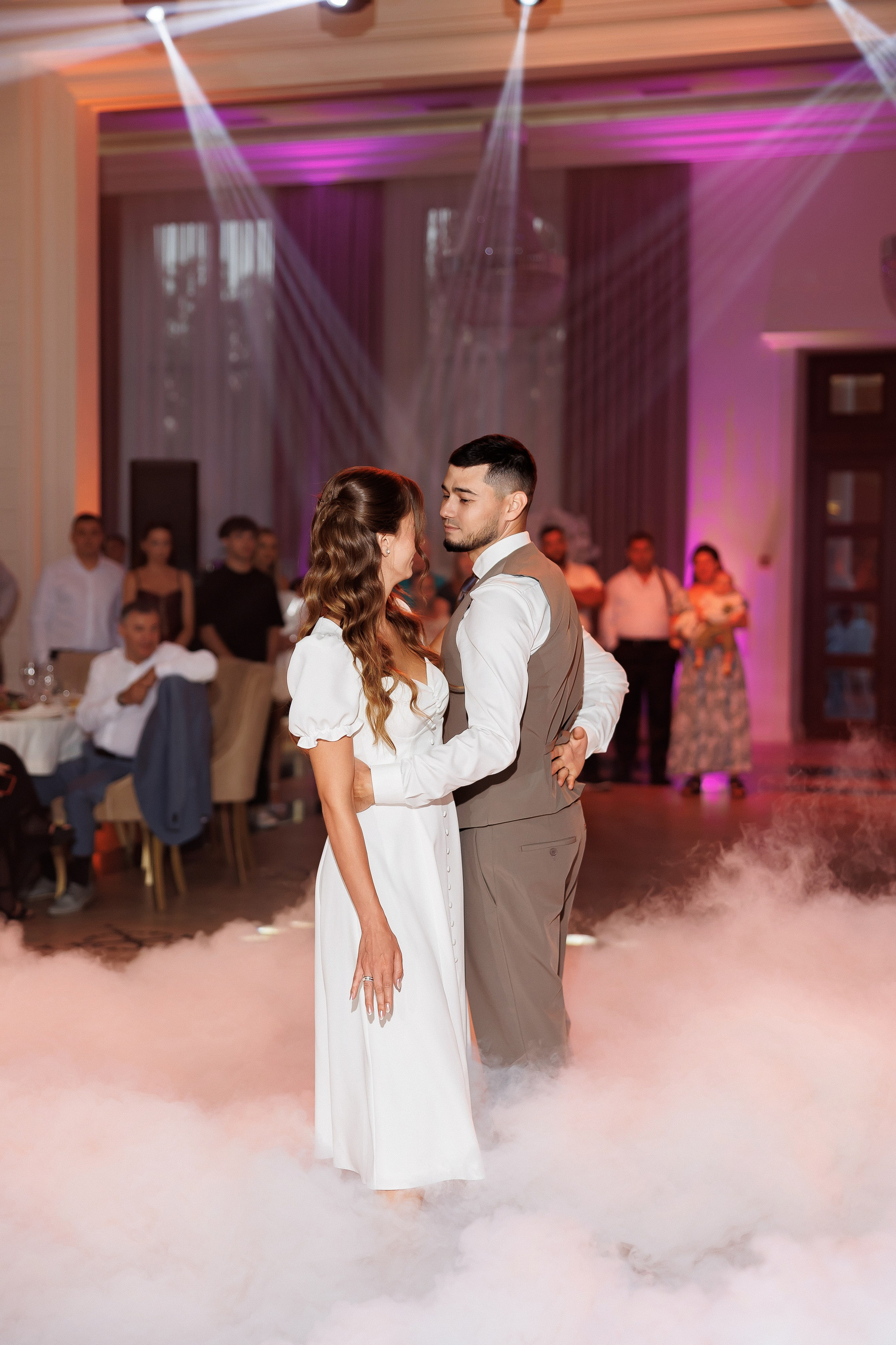 Eugen & Livia — Grand Elysee — Wedding Day. Servicii Foto și Video 067188353