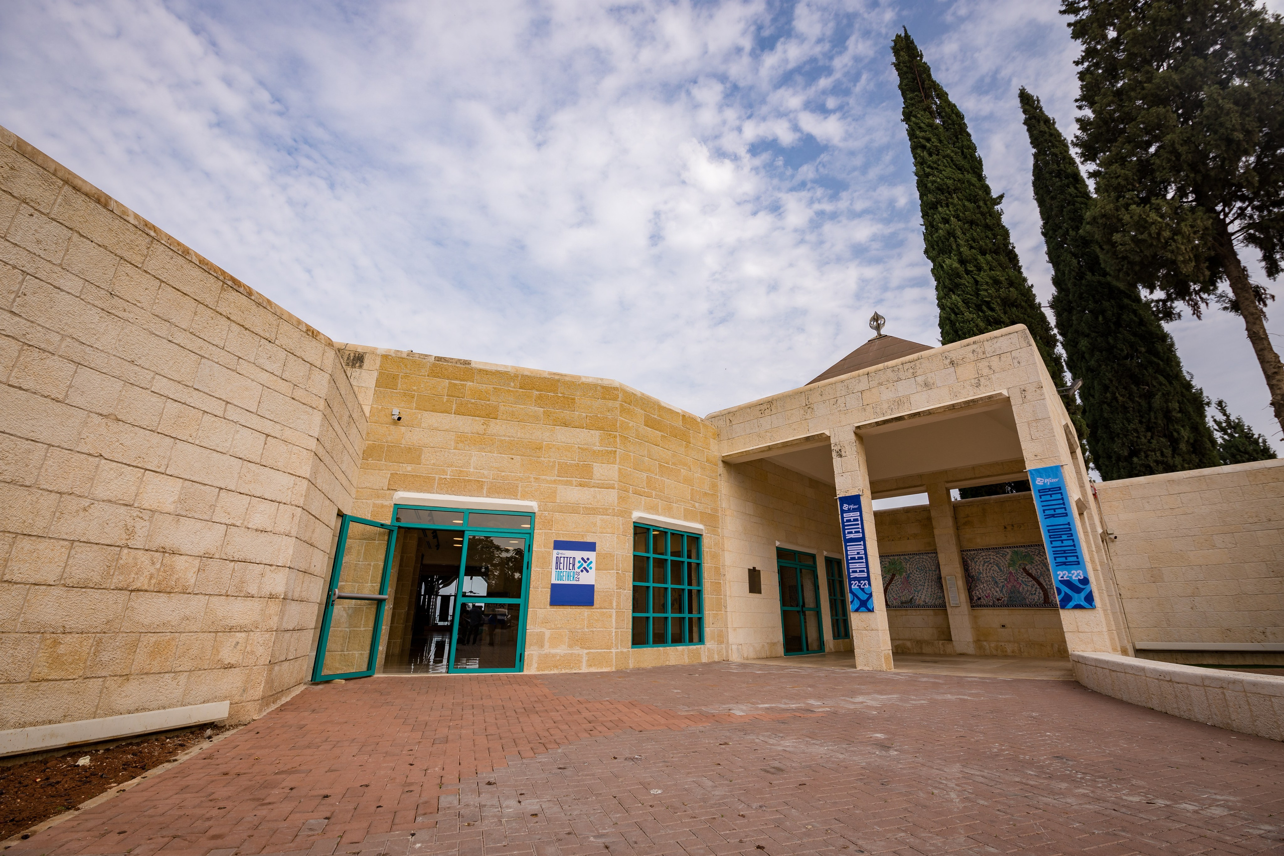 Pfizer. AMIR BUCHNIK PHOTOGRAPHER