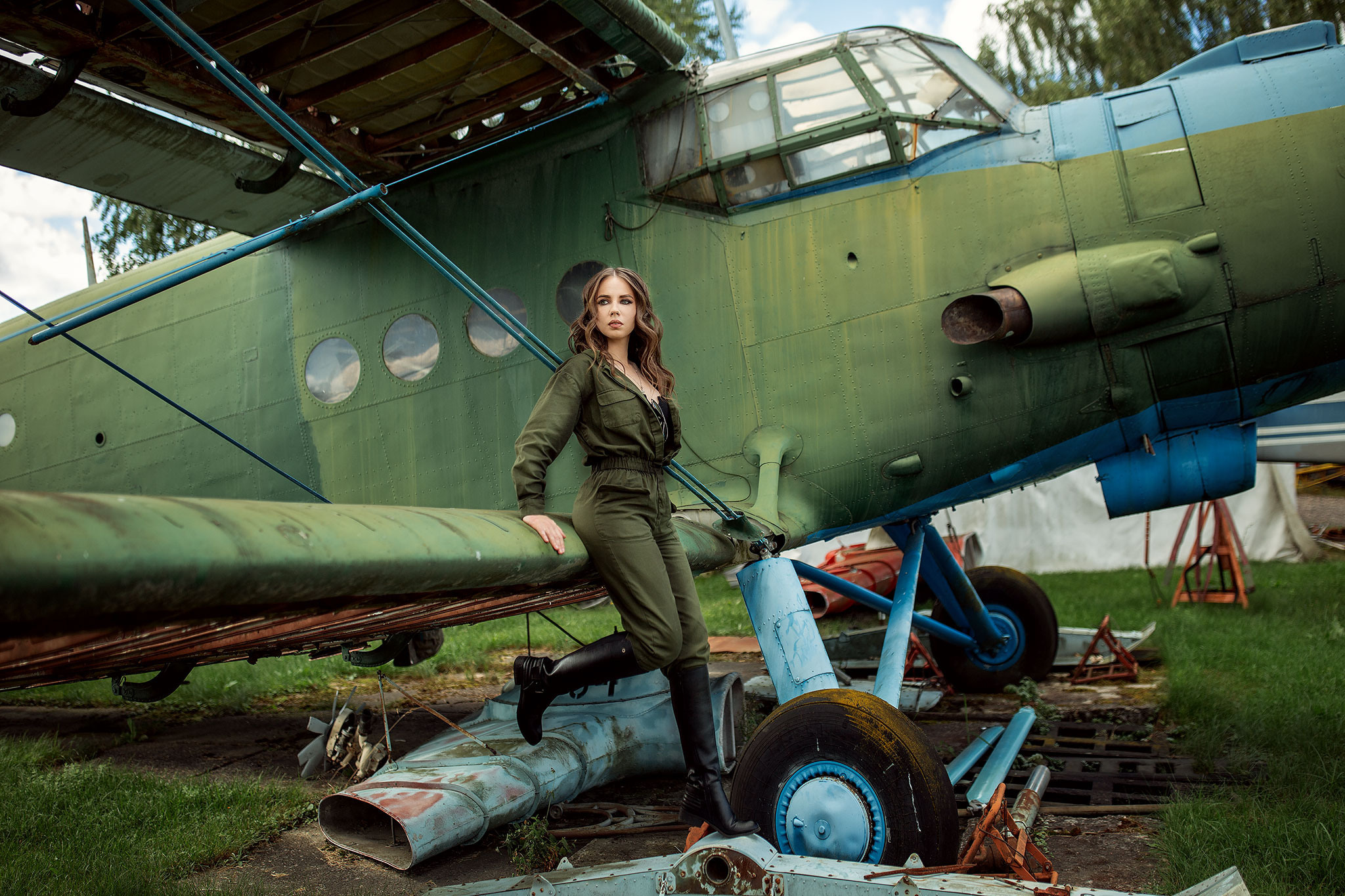 Алина и Самолёты. Фотосъёмка в авиамузее. Фотограф в Юрмале и Риге Анна Джибути Anna Dzibuti