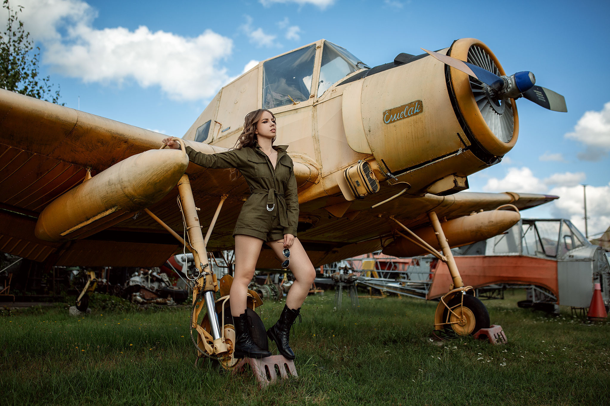 Алина и Самолёты. Фотосъёмка в авиамузее. Фотограф в Юрмале и Риге Анна Джибути Anna Dzibuti