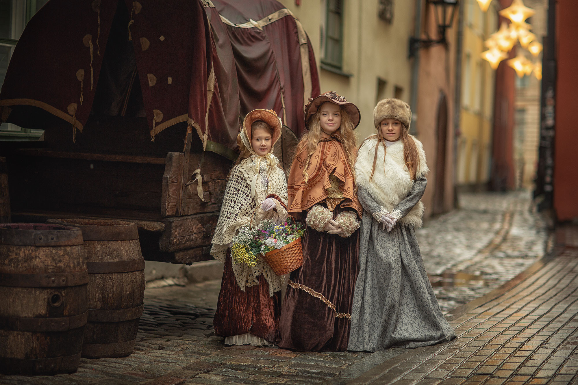 Девочки в Старом городе — фотопрогулка. Фотограф в Юрмале и Риге Анна Джибути Anna Dzibuti