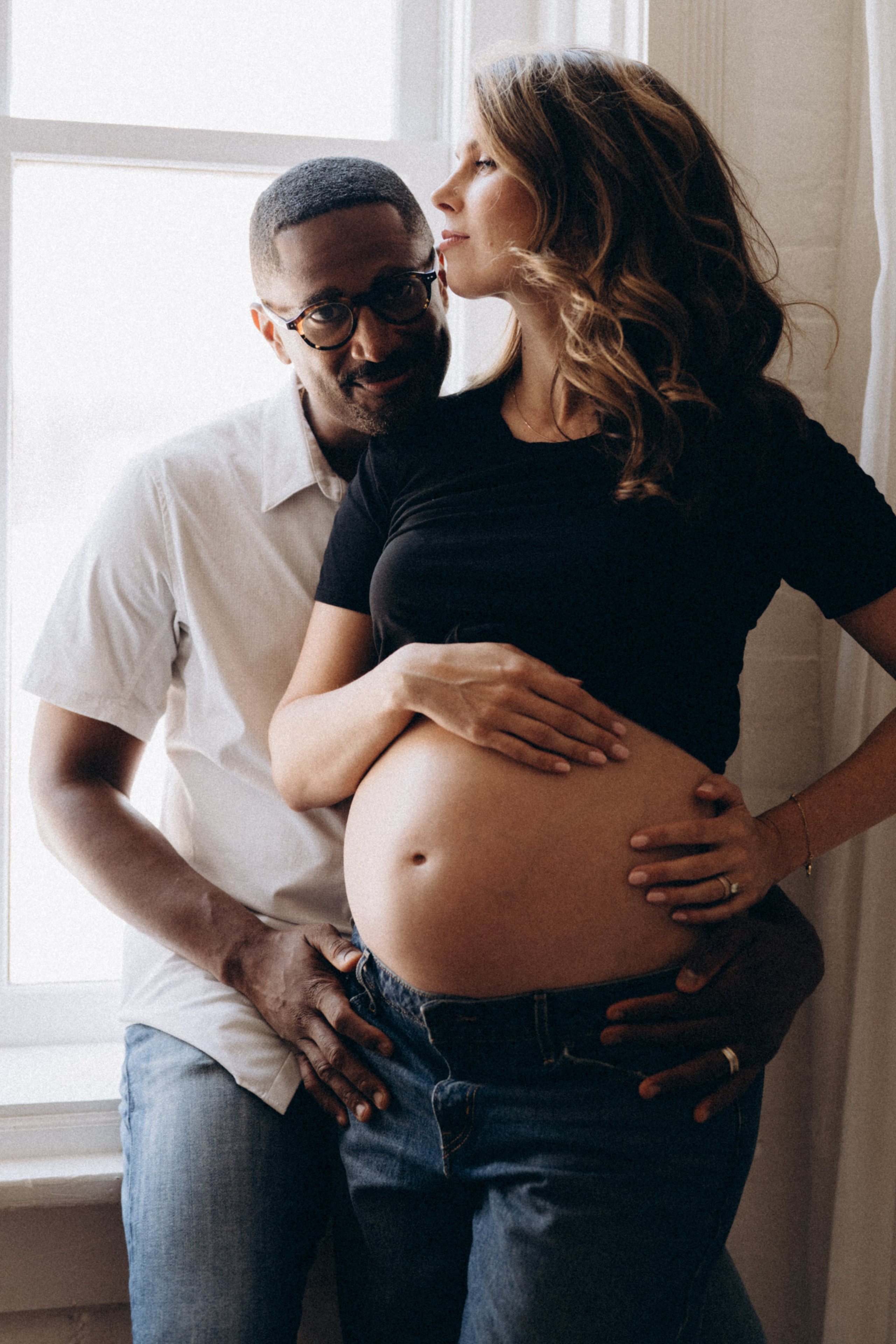 Kathleen. Modern maternity photographer in Long Island New York