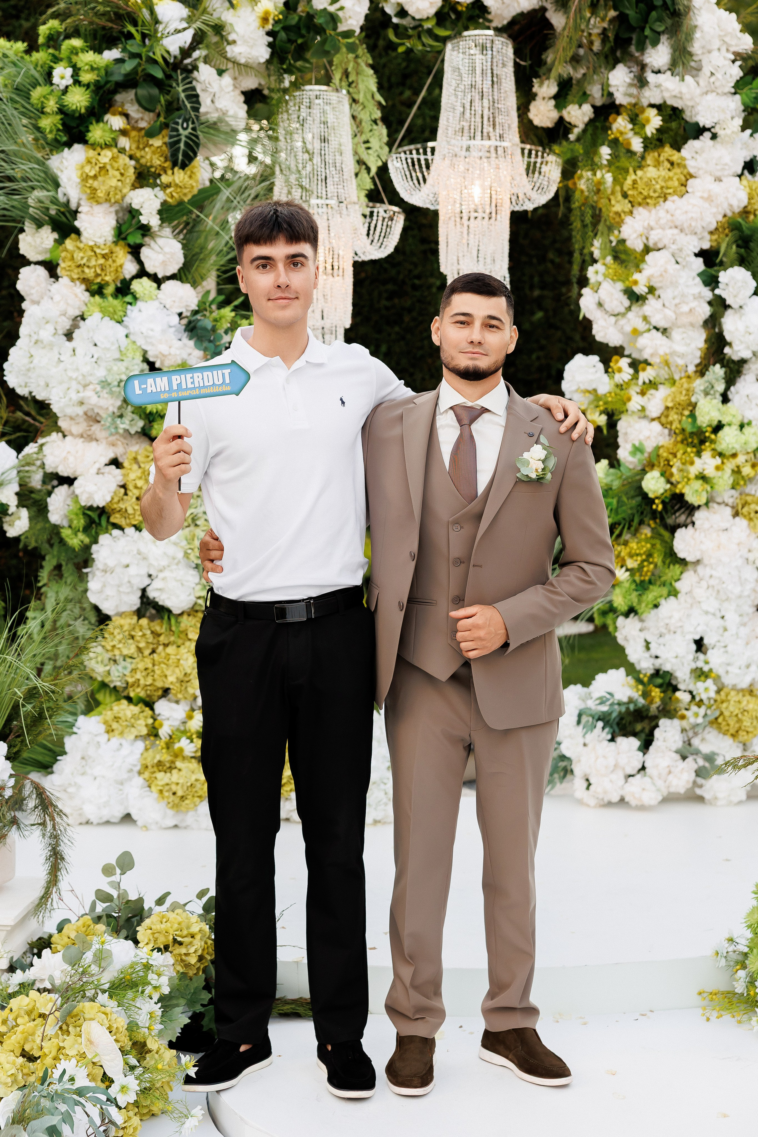 Eugen & Livia — Grand Elysee — Wedding Day. Servicii Foto și Video 067188353