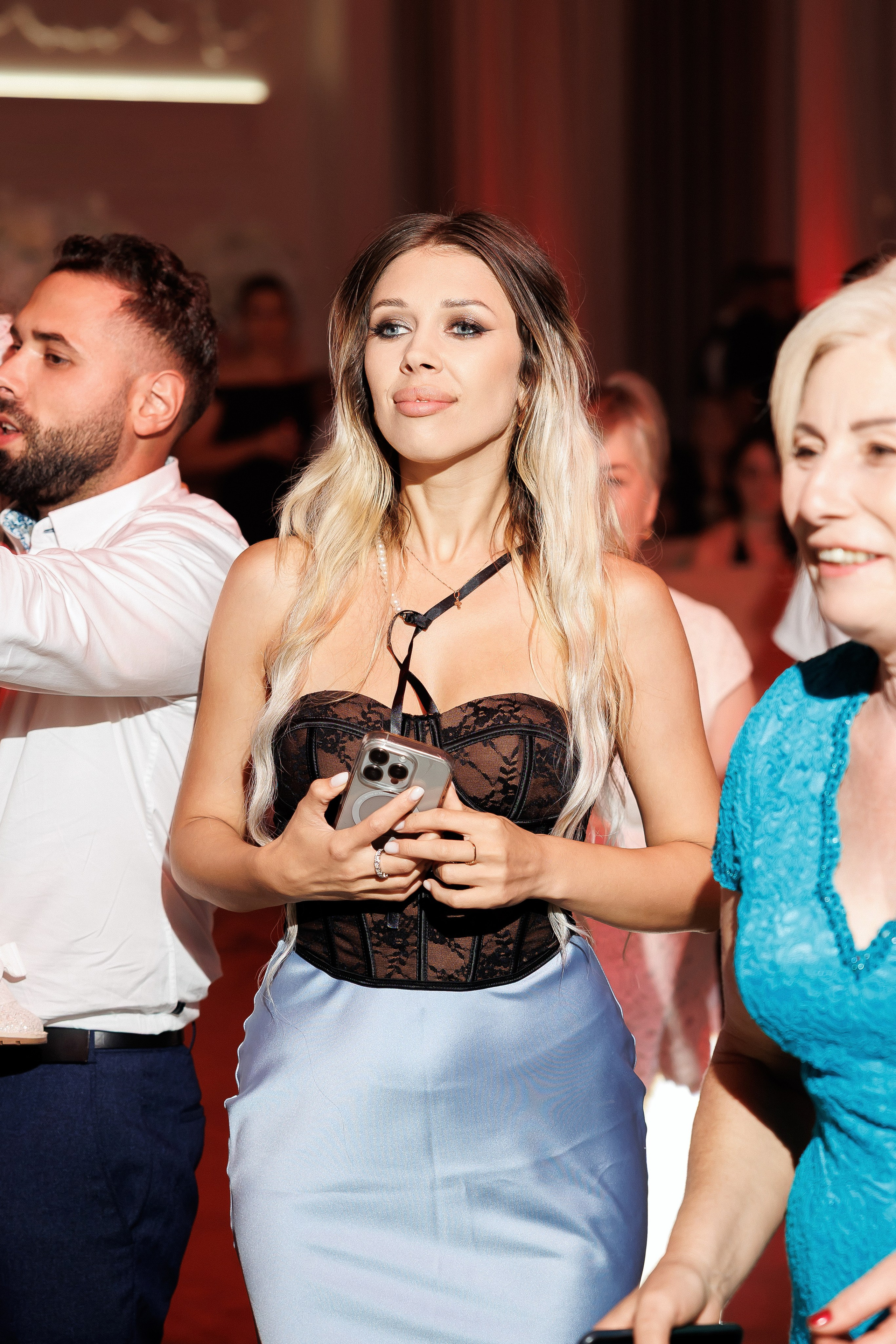 Eugen & Livia — Grand Elysee — Wedding Day. Servicii Foto și Video 067188353