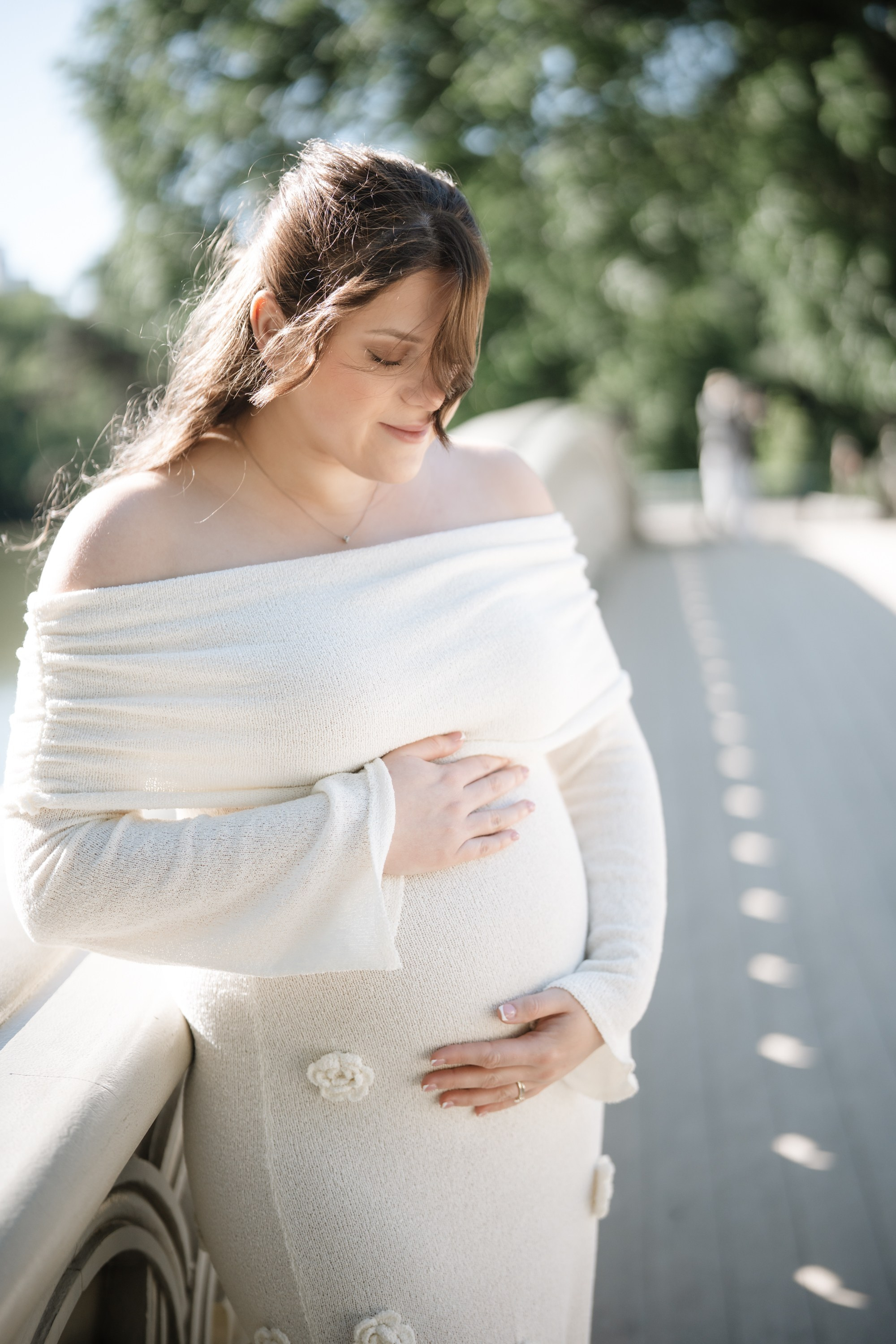 Maternity photo shoot in Central Park. Portrait and wedding photographer in New York