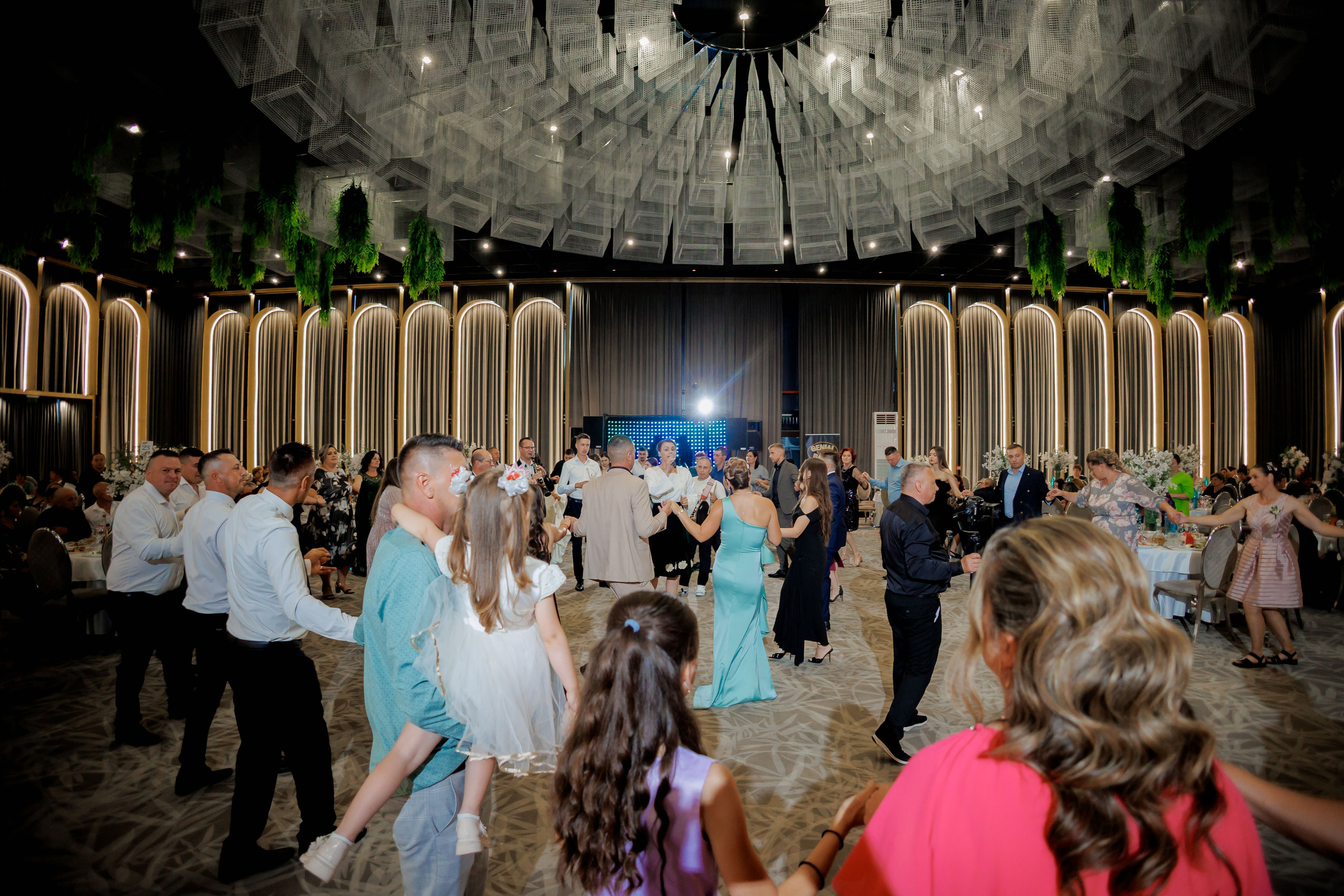 Nunta Nicoleta & Răzvan | Fotografie & Videografie Profesională. Servicii foto-video profesionale, pentru momente de neuitat