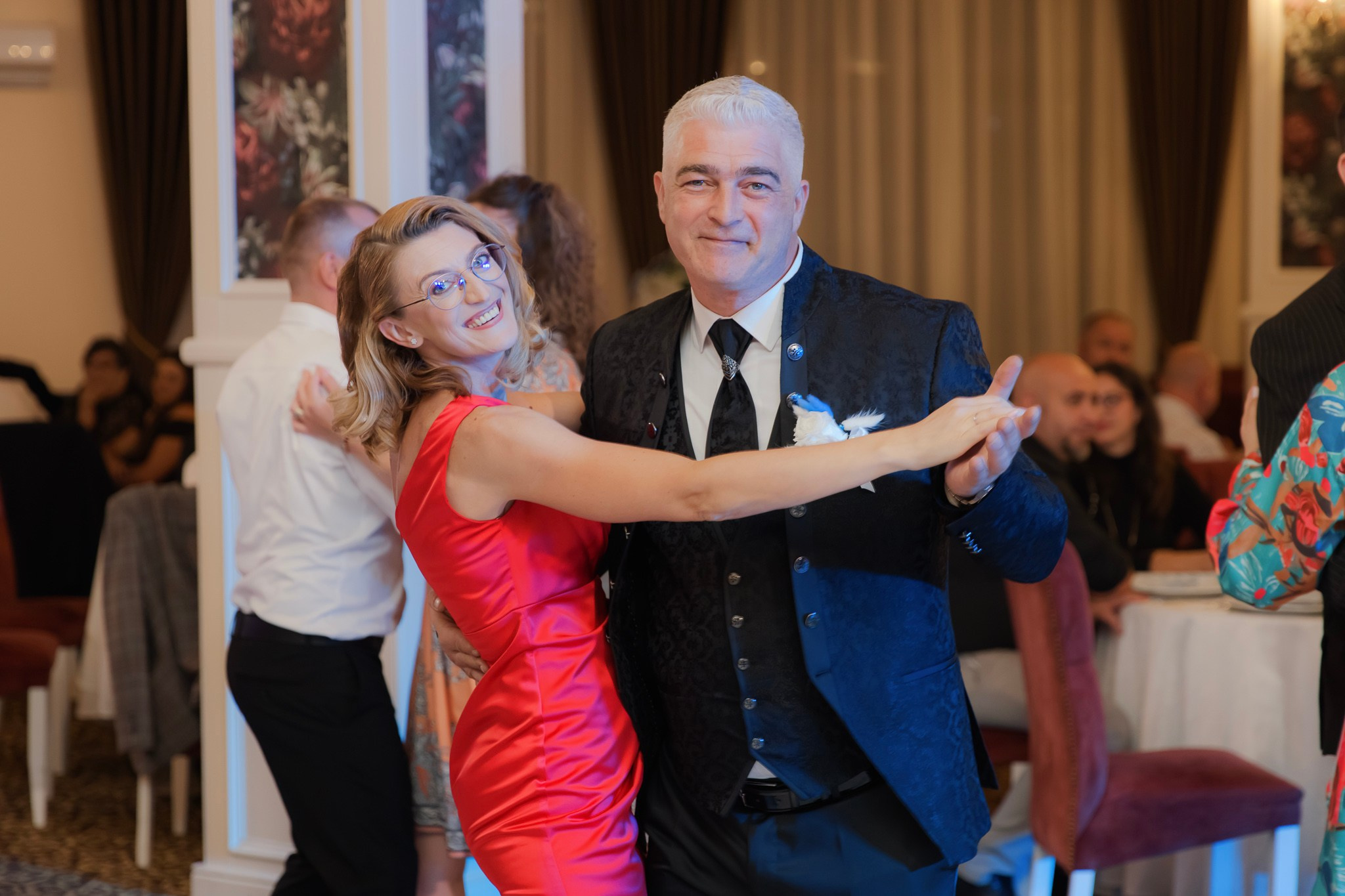 Mihai & Oana. Servicii foto-video profesionale, pentru momente de neuitat