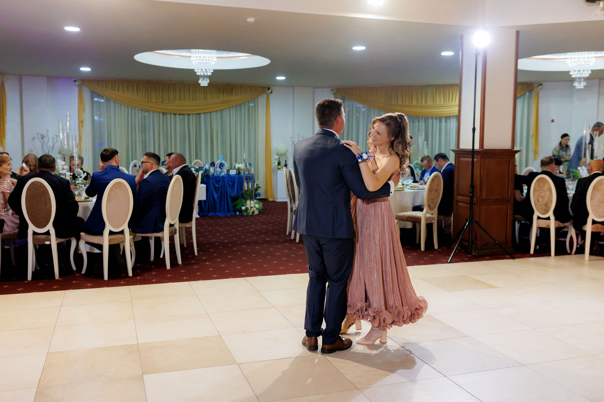 Loredana & Emilian – Ziua Nunții | Videografie - fotografie Botez Suceava, Iași, Botoșani. Servicii foto-video profesionale, pentru momente de neuitat