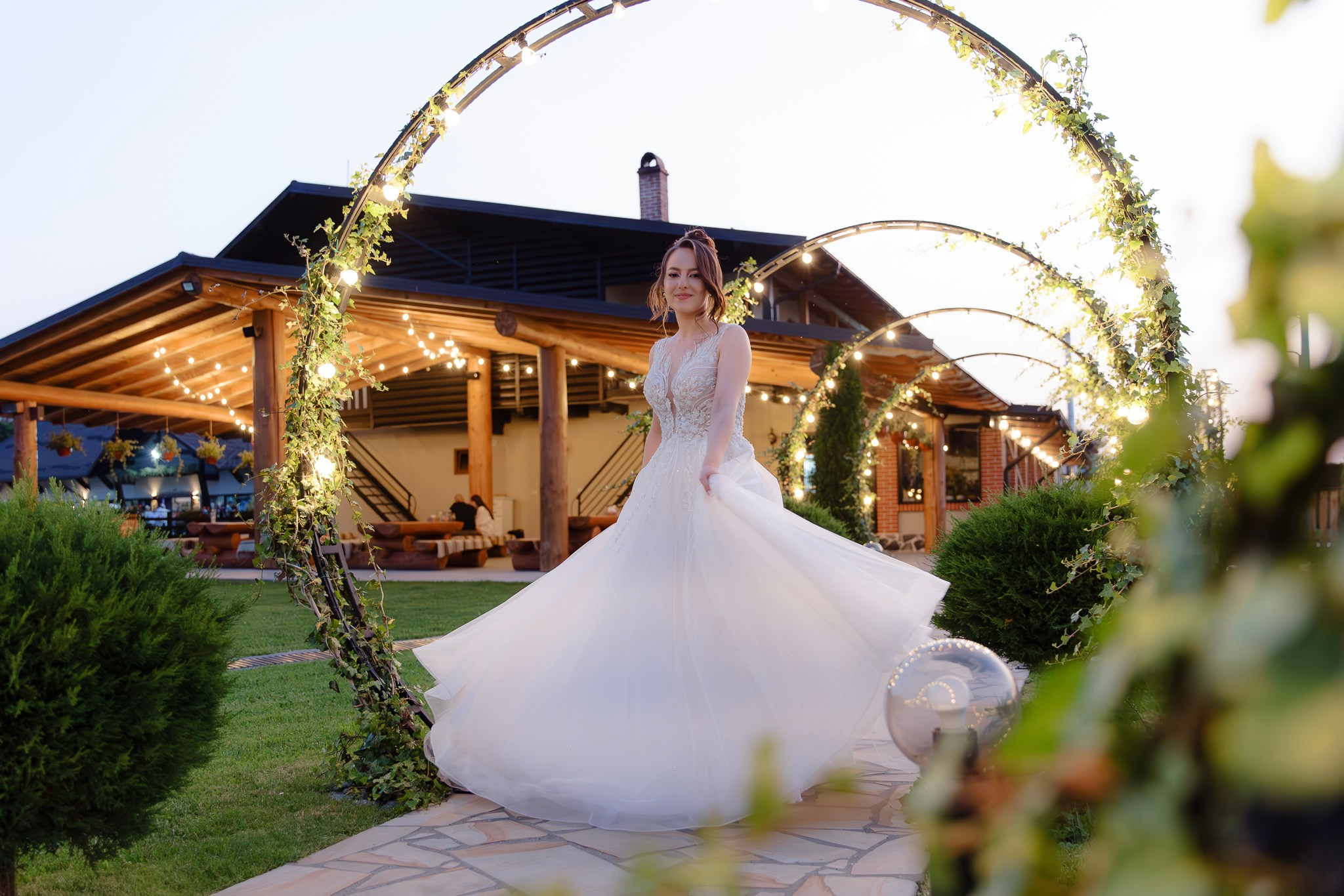 Ioana & Ionuț | Nuntă de poveste la Păstrăvăria Poiana din Mălini județul Suceava. Servicii foto-video profesionale, pentru momente de neuitat