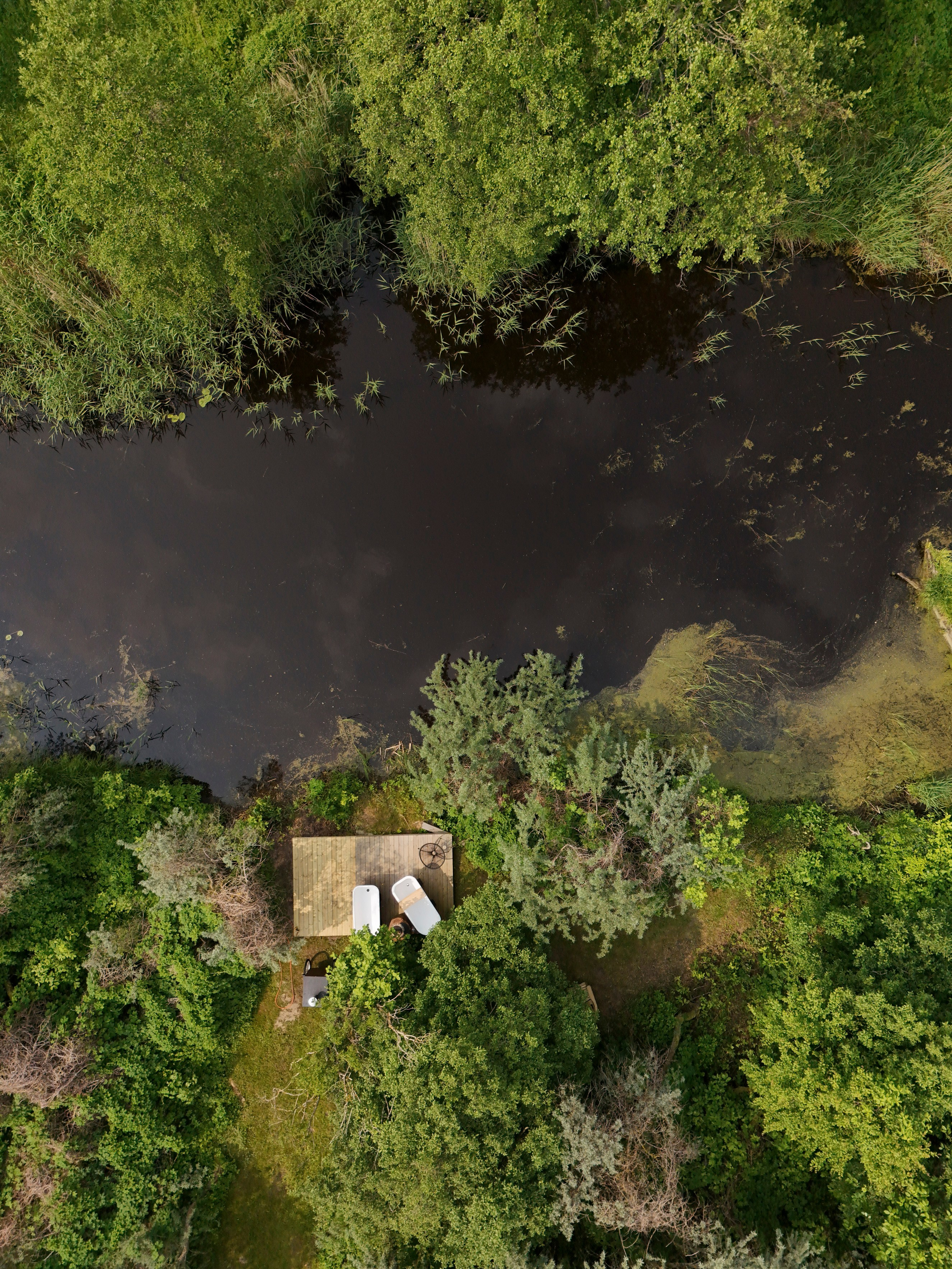 Foto & Video saturs apmaiņā pret atpūtu. Video shooting and creating with phone, iPhone Video School