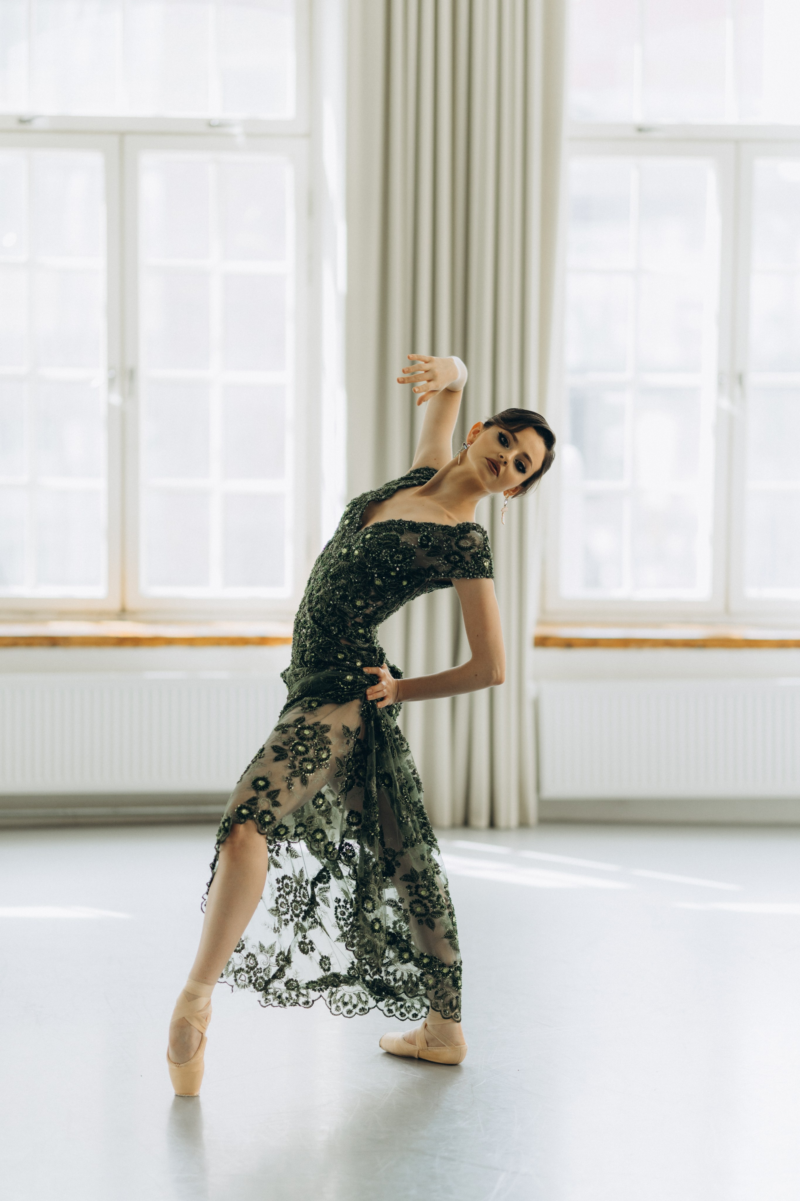 Riikka Couture, Riikka Ikäheimo, Violetta Keller, Portrait, Dancer. Wedding and potrait photographer in Helsinki Vickan O