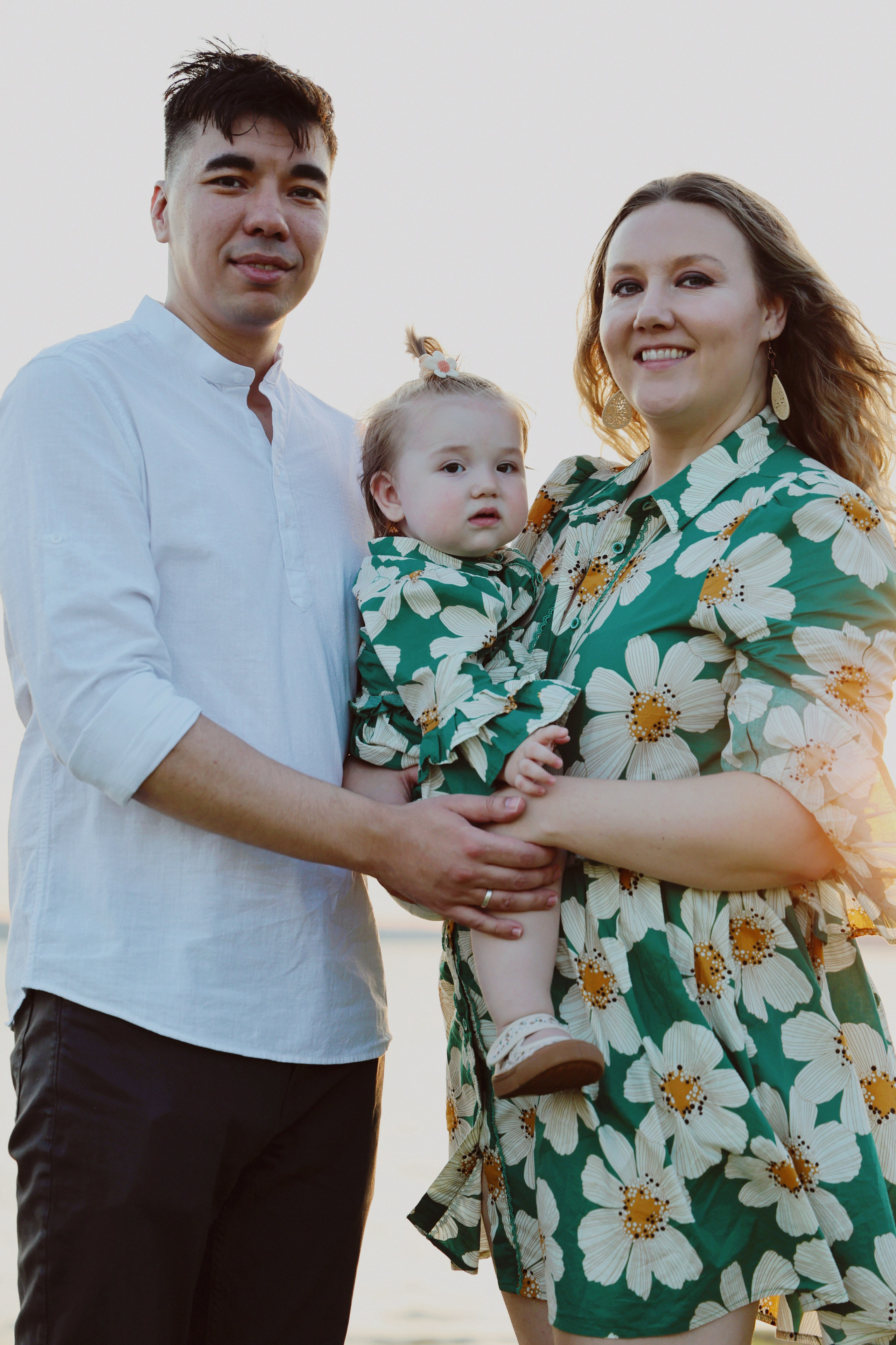 Baby Family Photoshoot – Outdoor Family Photography with Infant or Toddler. Lana Petrychenko — Portrait & Family Photographer. Valencia, Spain