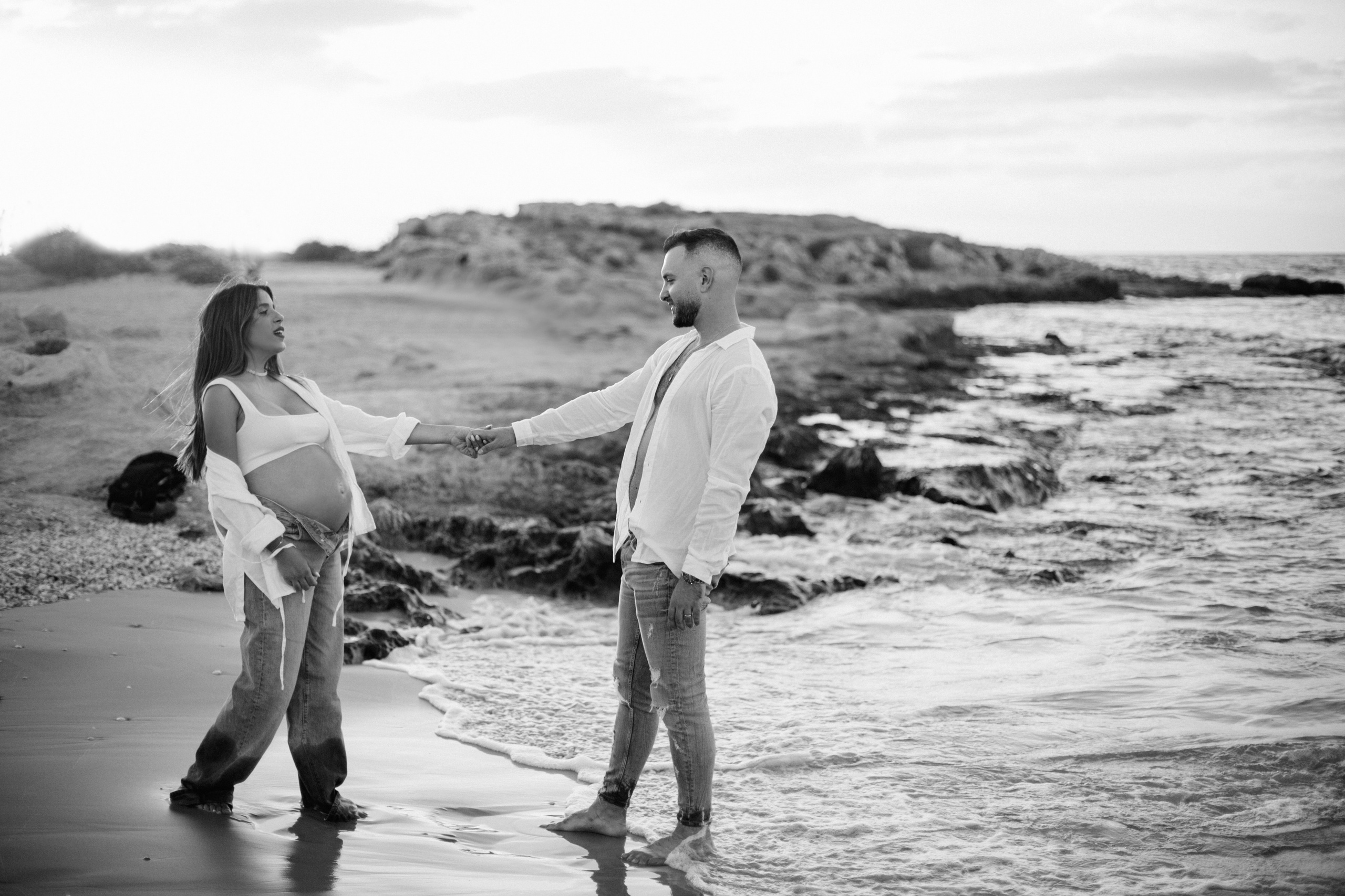 Yael & Gal Nahsholim beach. Family photographer in Israel