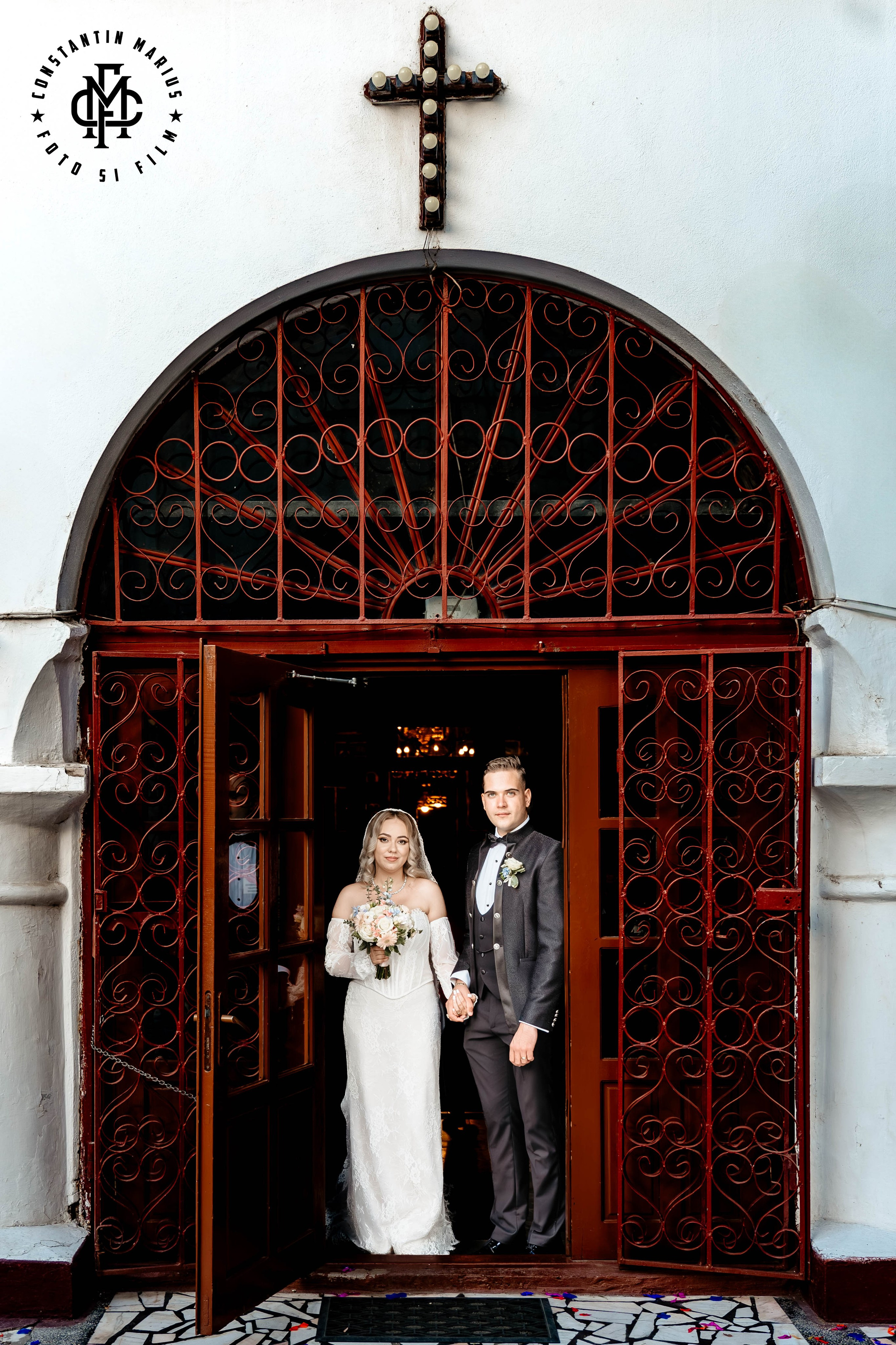 WEDDING PHOTOGRAPHY. DESPRE NOI