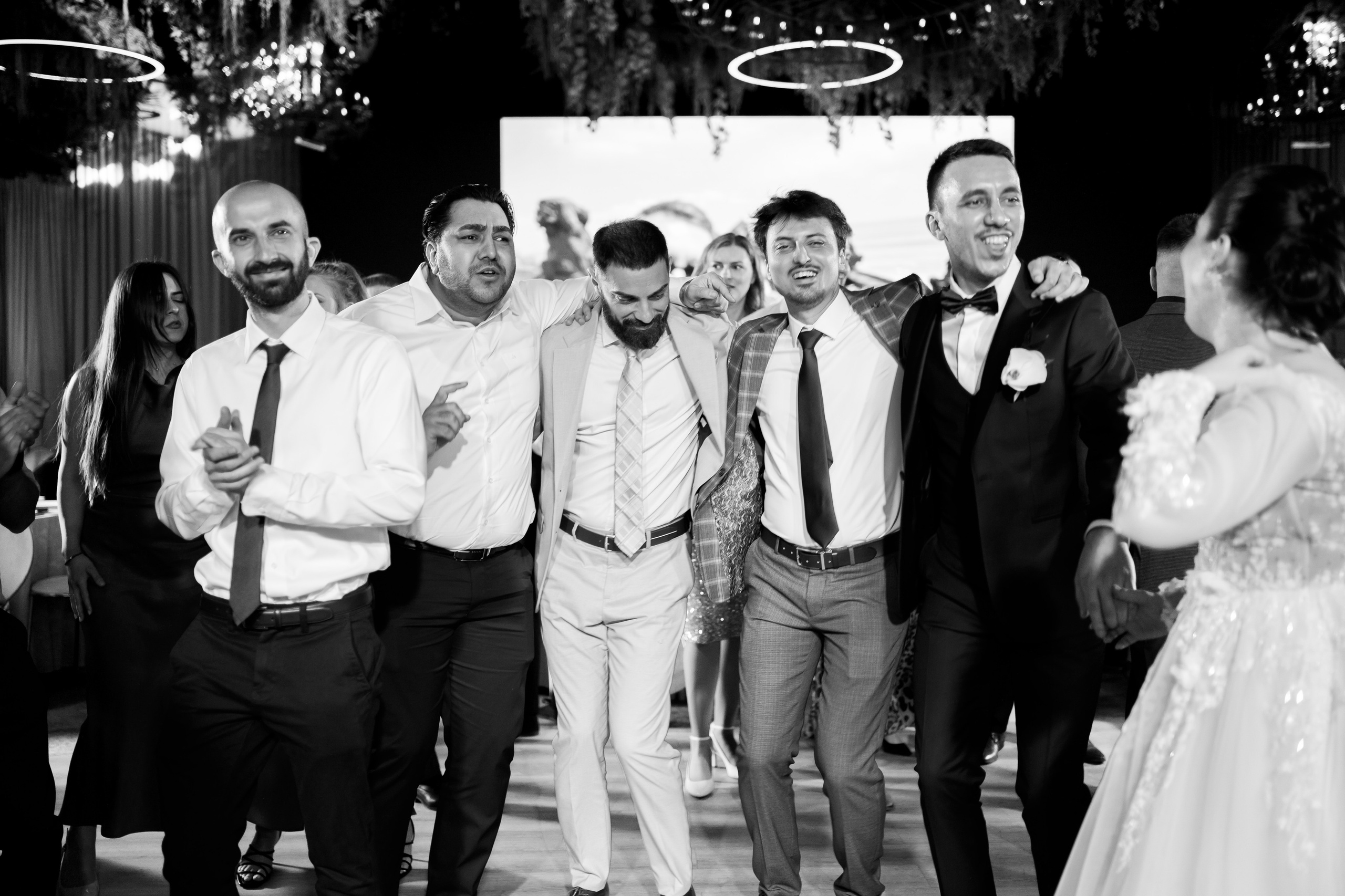 PARTY. Gabriel Florea — Fotograf nuntă București