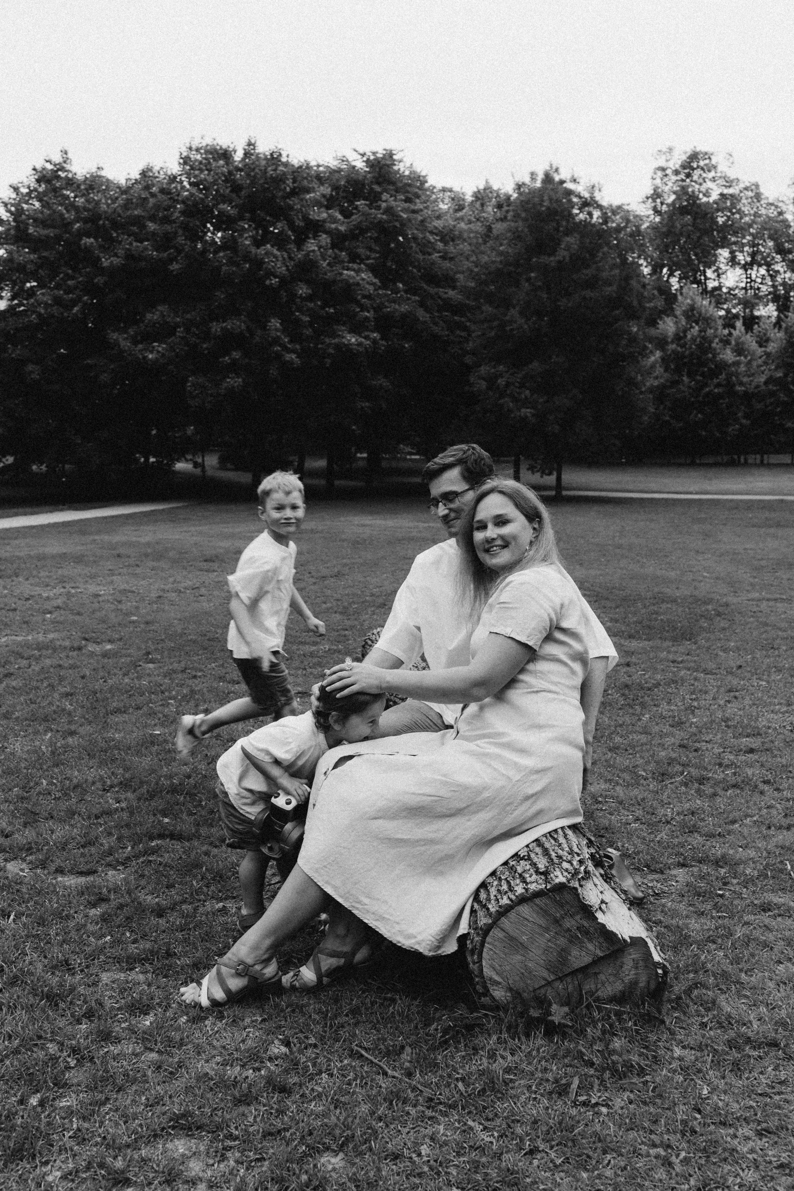 Kaivopuisto. Wedding and potrait photographer in Helsinki Vickan O