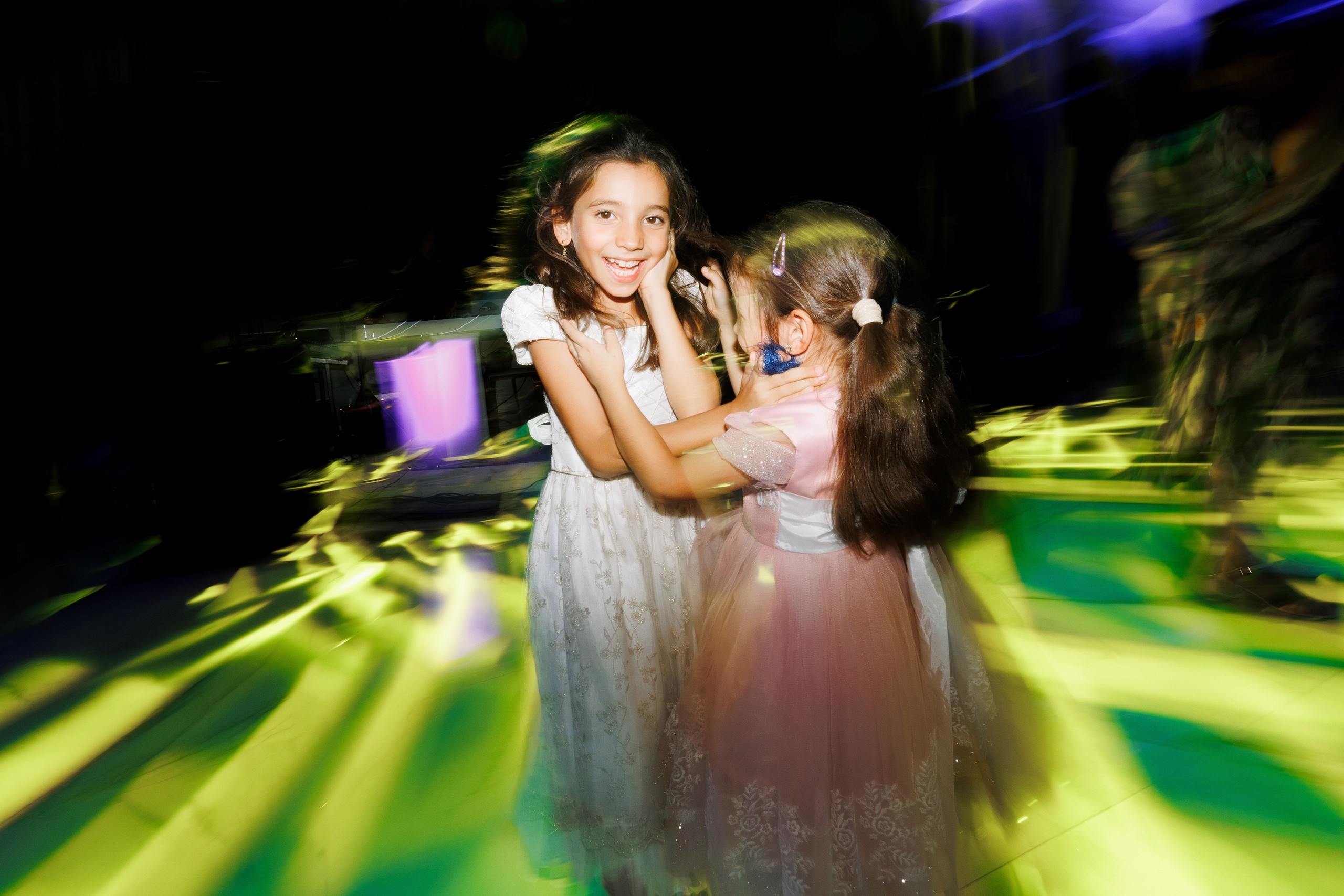 Atingerea e Dragoste. Servicii Foto Video în Chișinău și Europa ID-Brothers