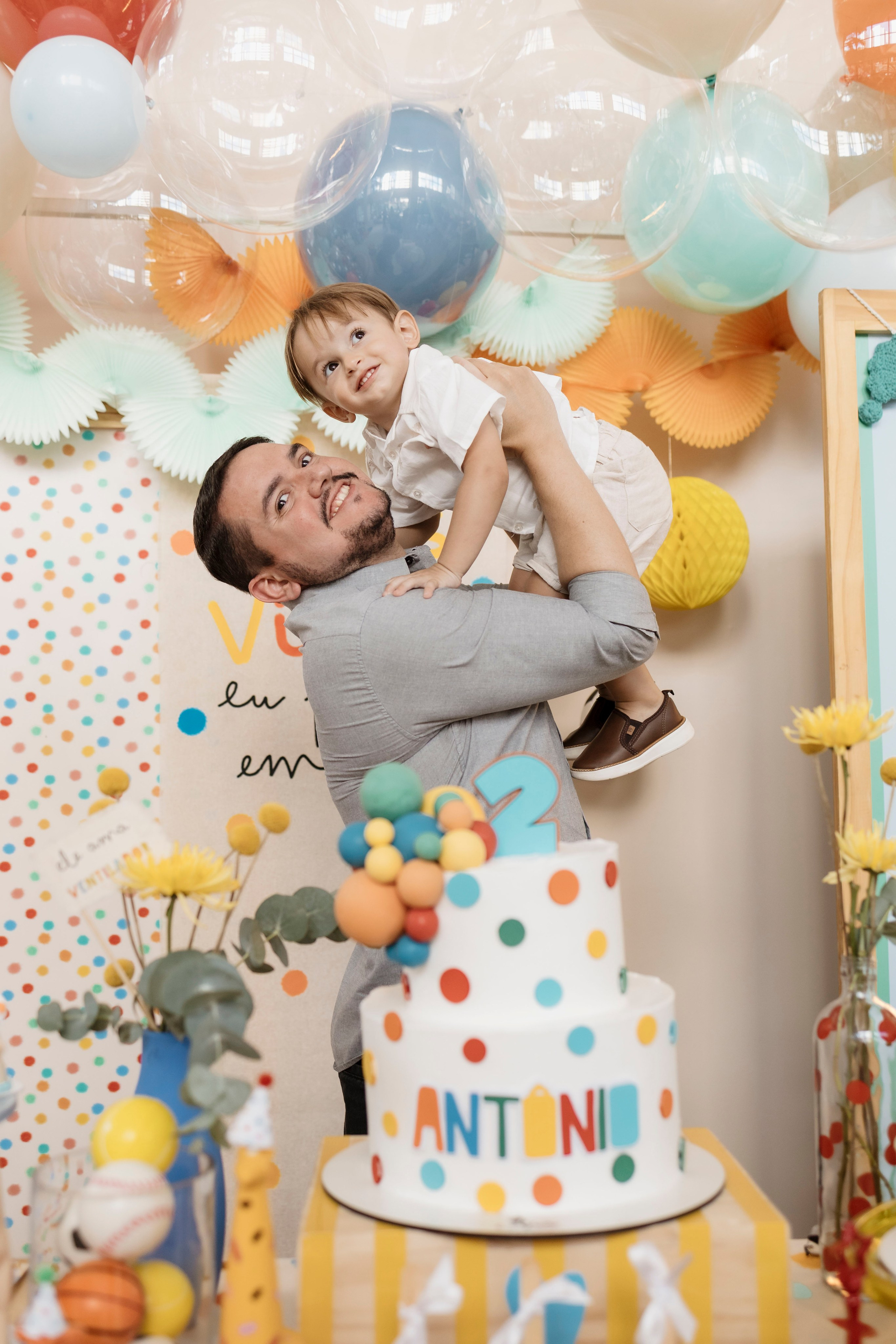 Registro afetivo do pai com o aniversariante