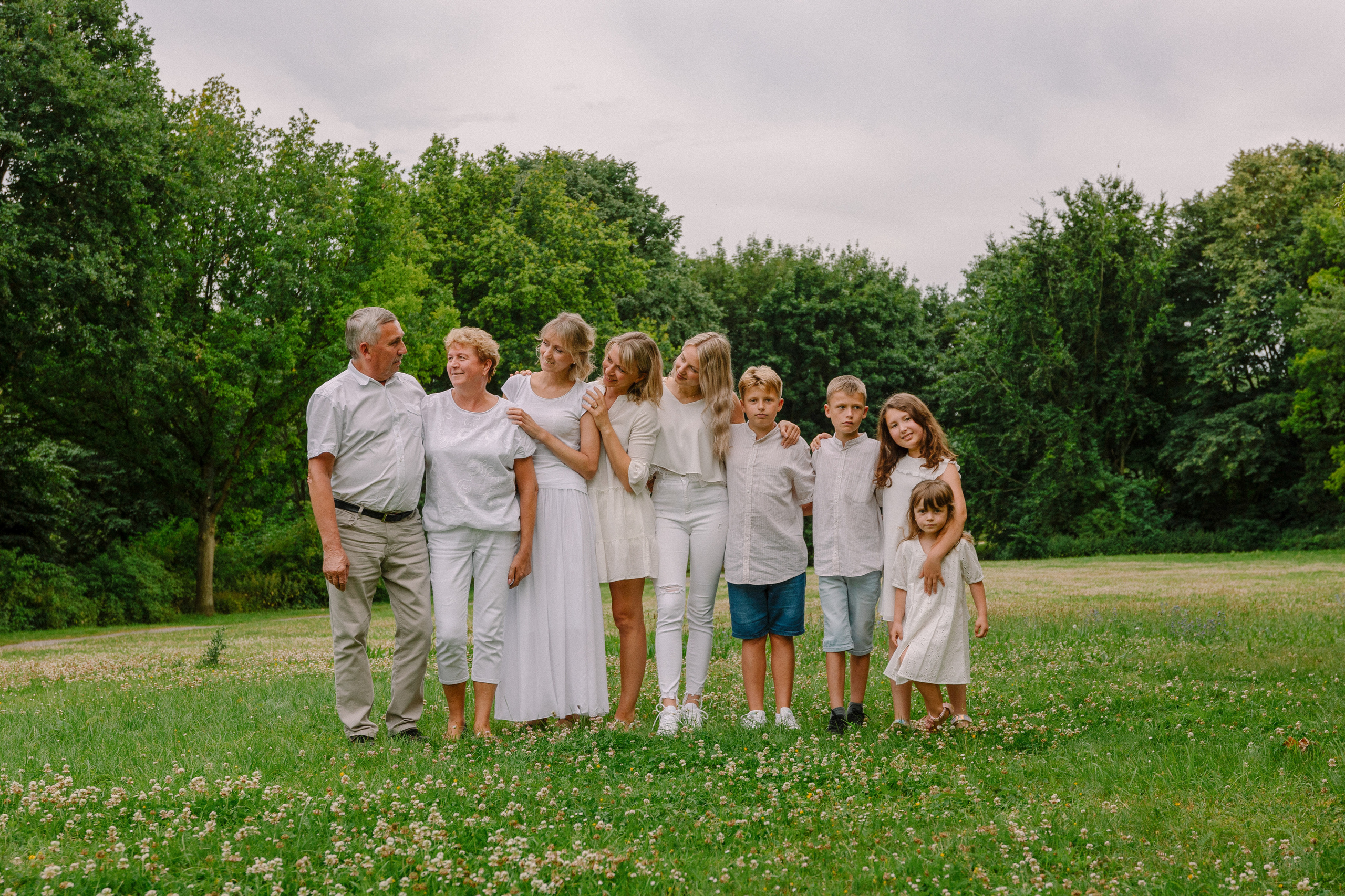 FAMILIENSHOOTING 3 GENERATIONEN MITEINANDER. Familien & Hochzeitfotografin Nadja Holzmann
