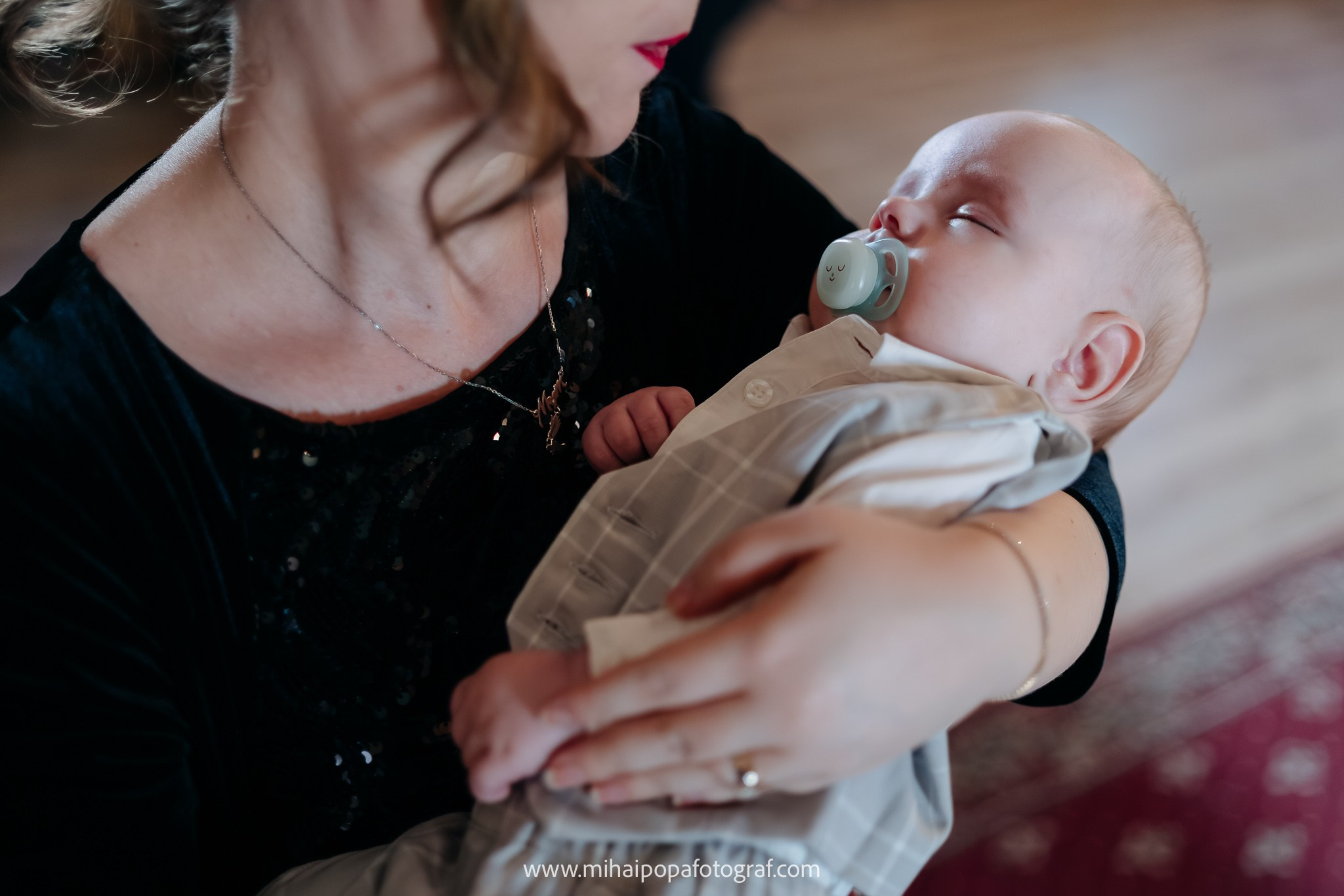 Fotograf de botez în Bucuresti| Mihai Popa Fotograf. Fotograf Nuntă & Botez București - Mihai Popa | Dincolo de oameni, imortalizez emoții!