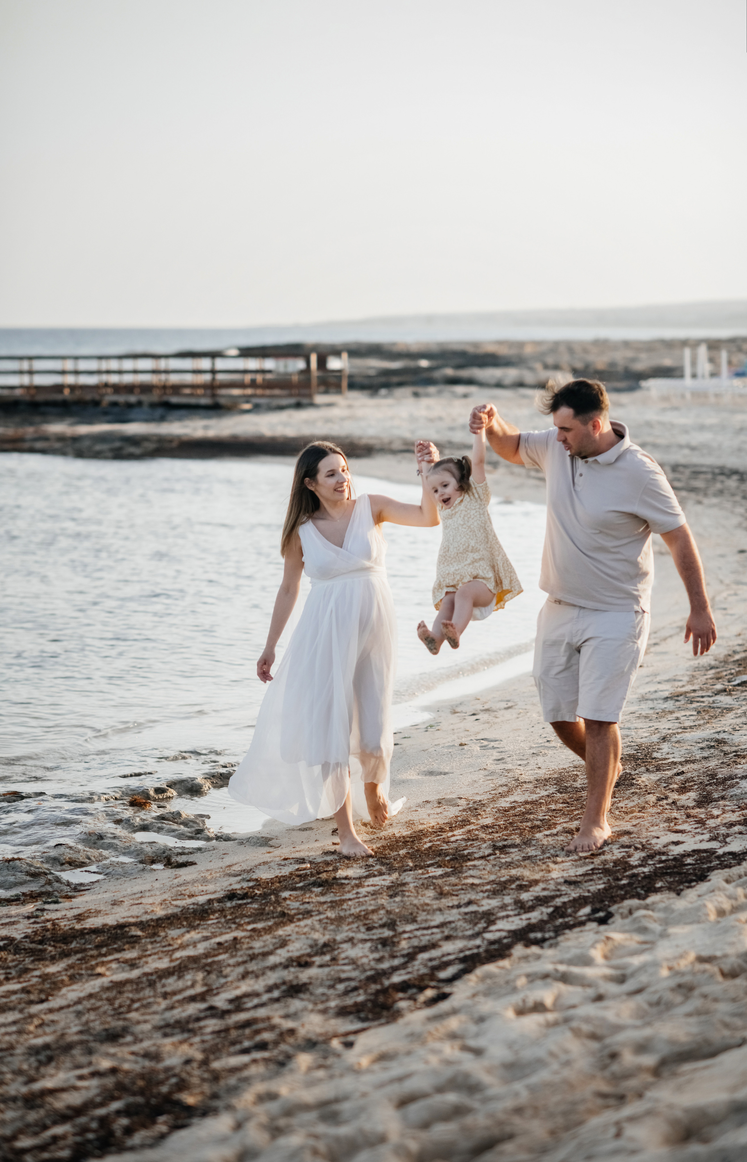 На безлюдном пляже. Фотограф на Кипре