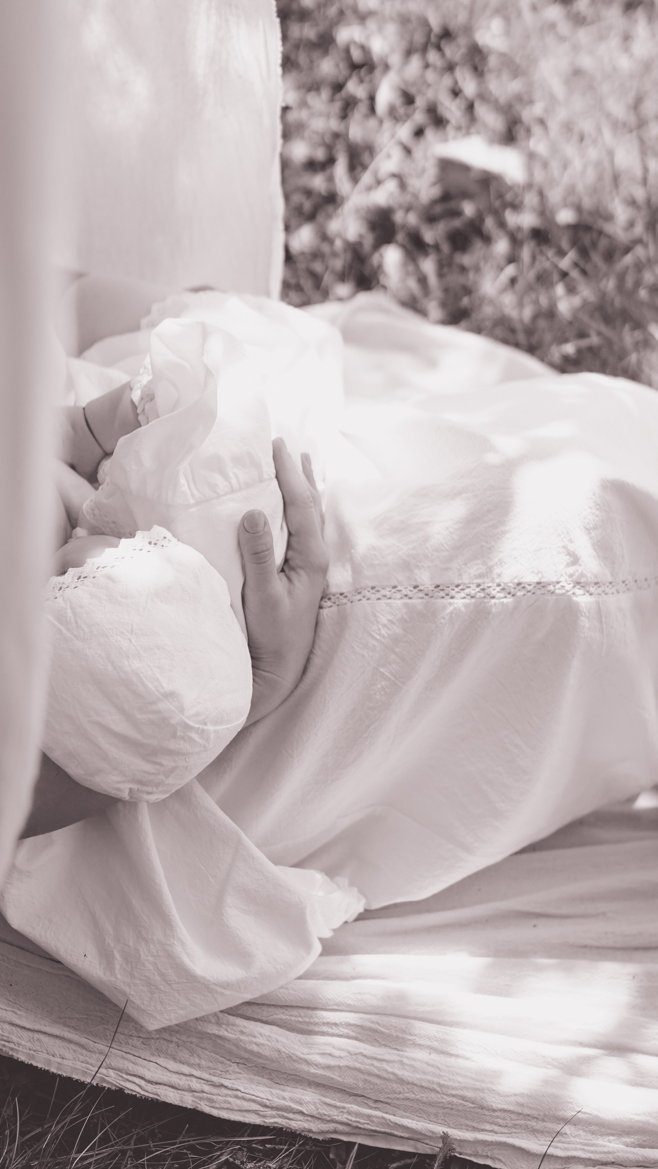 Mother Earth: Proiect de Fotografie Maternitate | Mădălina Beda. Madalina Beda- Artist vizual, fotograf, doula la nastere, consultant babywearing Brasov si in toata tara