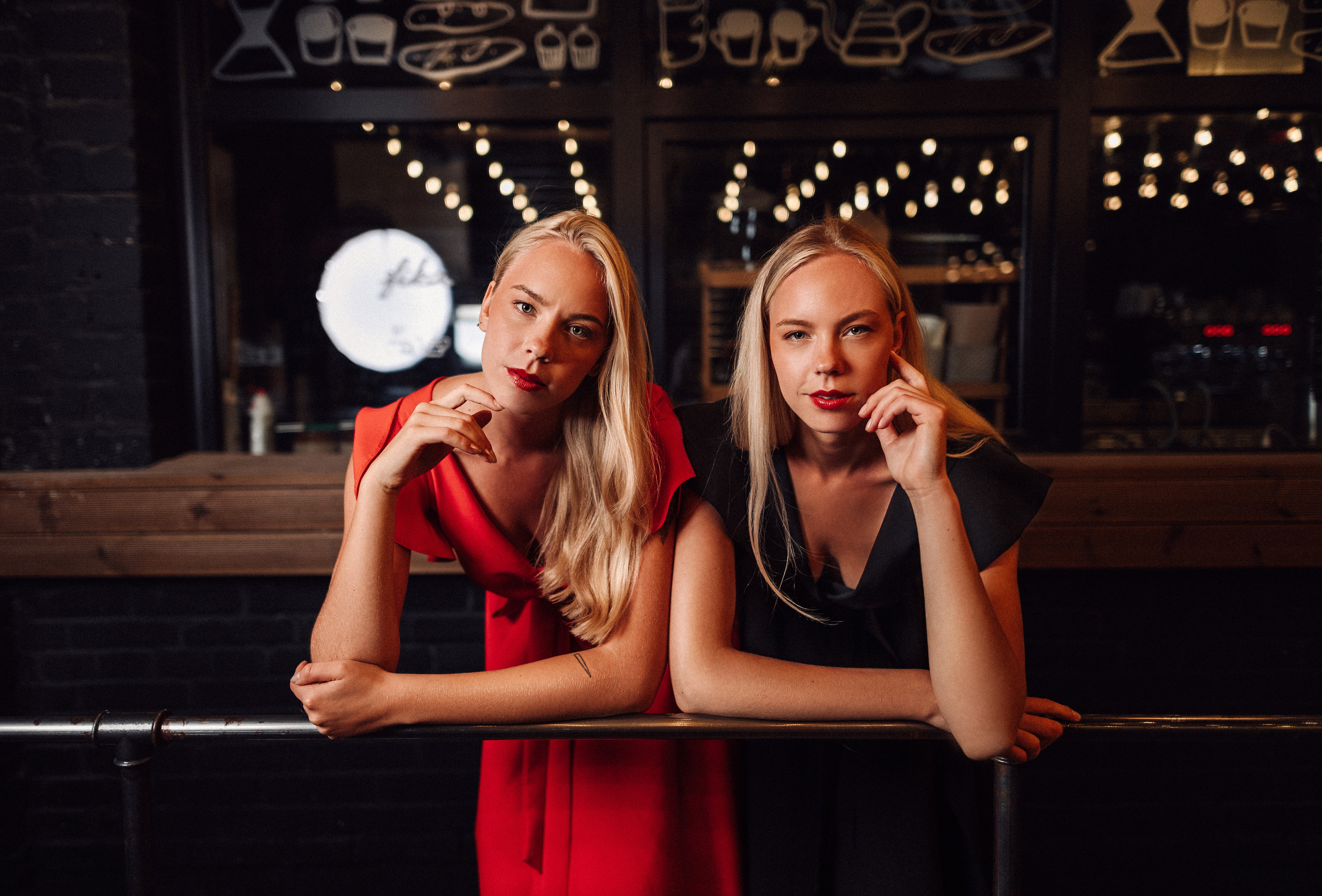 Sandra & Karmen 14.08.2022. Portree- ja perefotograaf Anton Hansen Tallinnas, Eestis