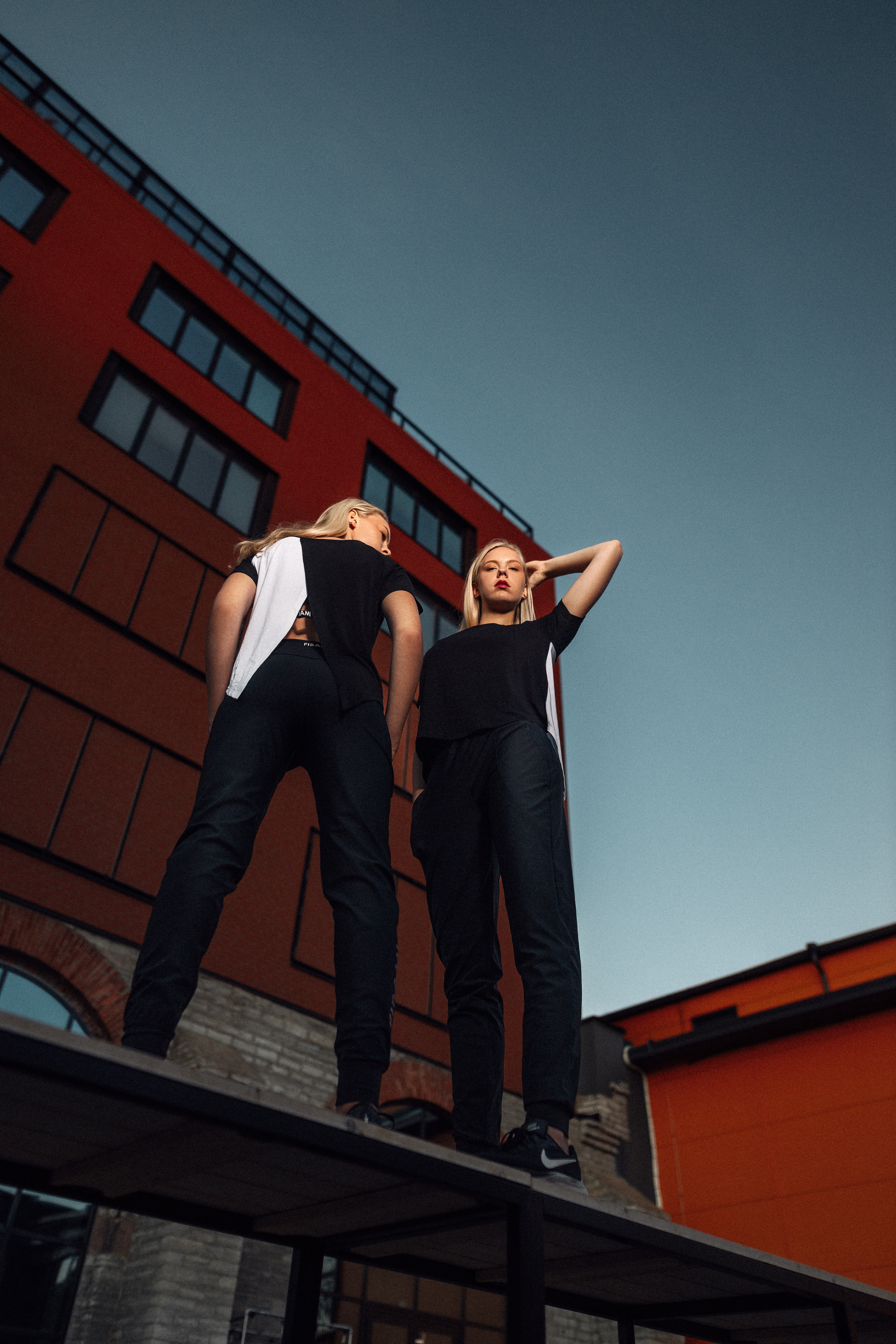 Sandra & Karmen 14.08.2022. Portree- ja perefotograaf Anton Hansen Tallinnas, Eestis