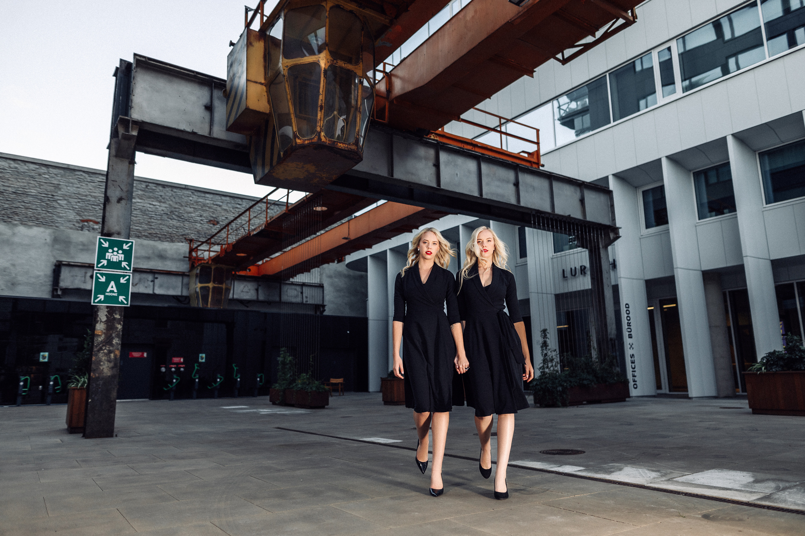 Sandra & Karmen 05.09.2022. Portree- ja perefotograaf Anton Hansen Tallinnas, Eestis