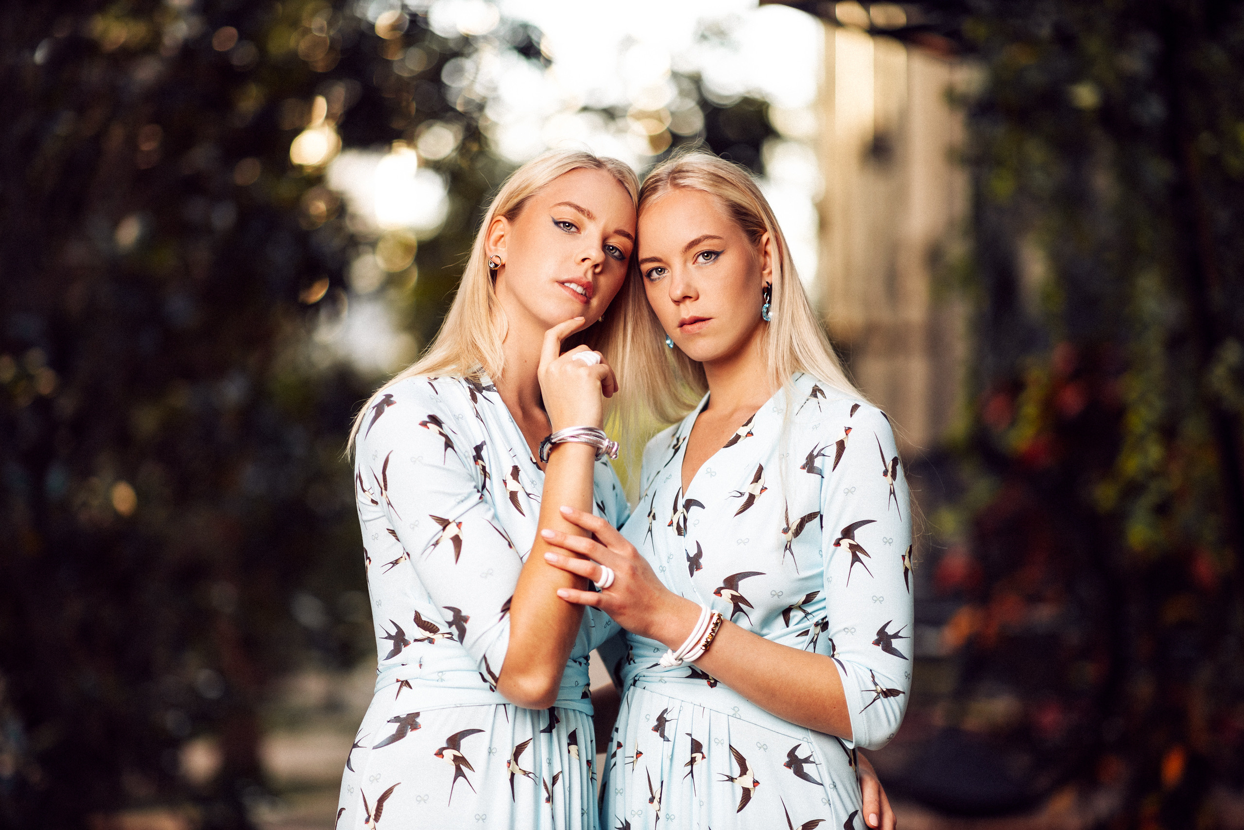 Sandra & Karmen 07.09.2022. Portree- ja perefotograaf Anton Hansen Tallinnas, Eestis