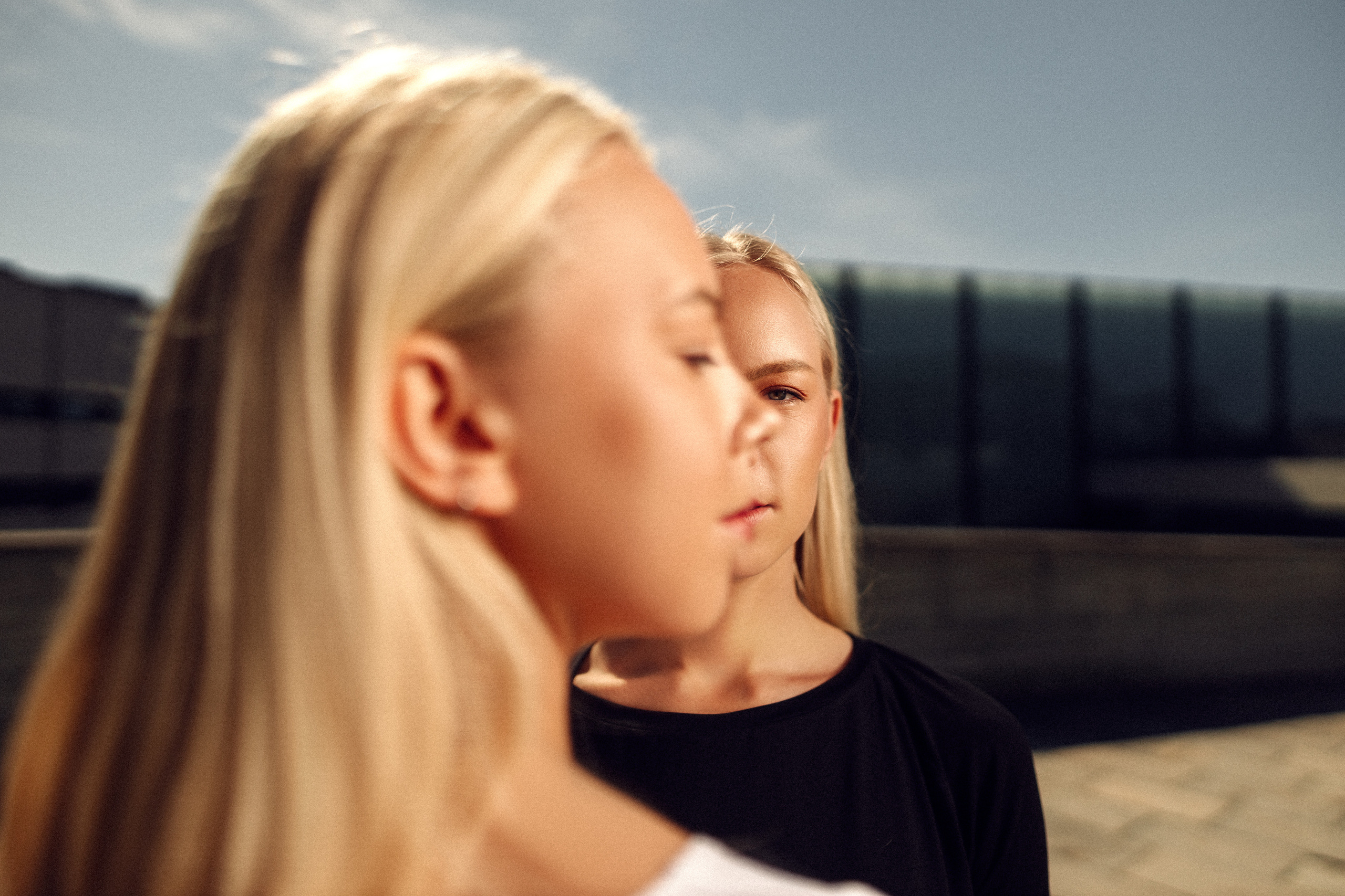 Sandra & Karmen 14.08.2022. Portree- ja perefotograaf Anton Hansen Tallinnas, Eestis