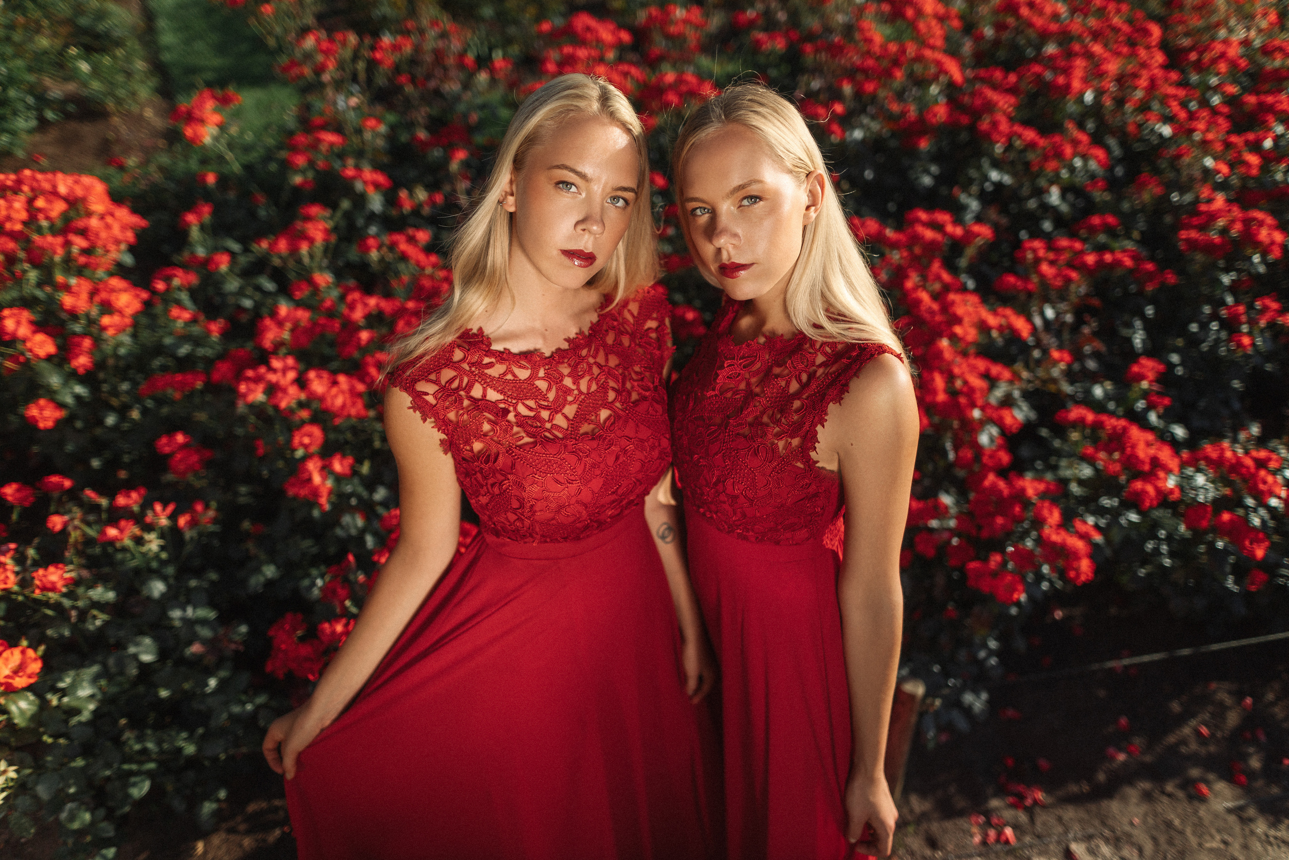 Sandra & Karmen 14.08.2022. Portree- ja perefotograaf Anton Hansen Tallinnas, Eestis