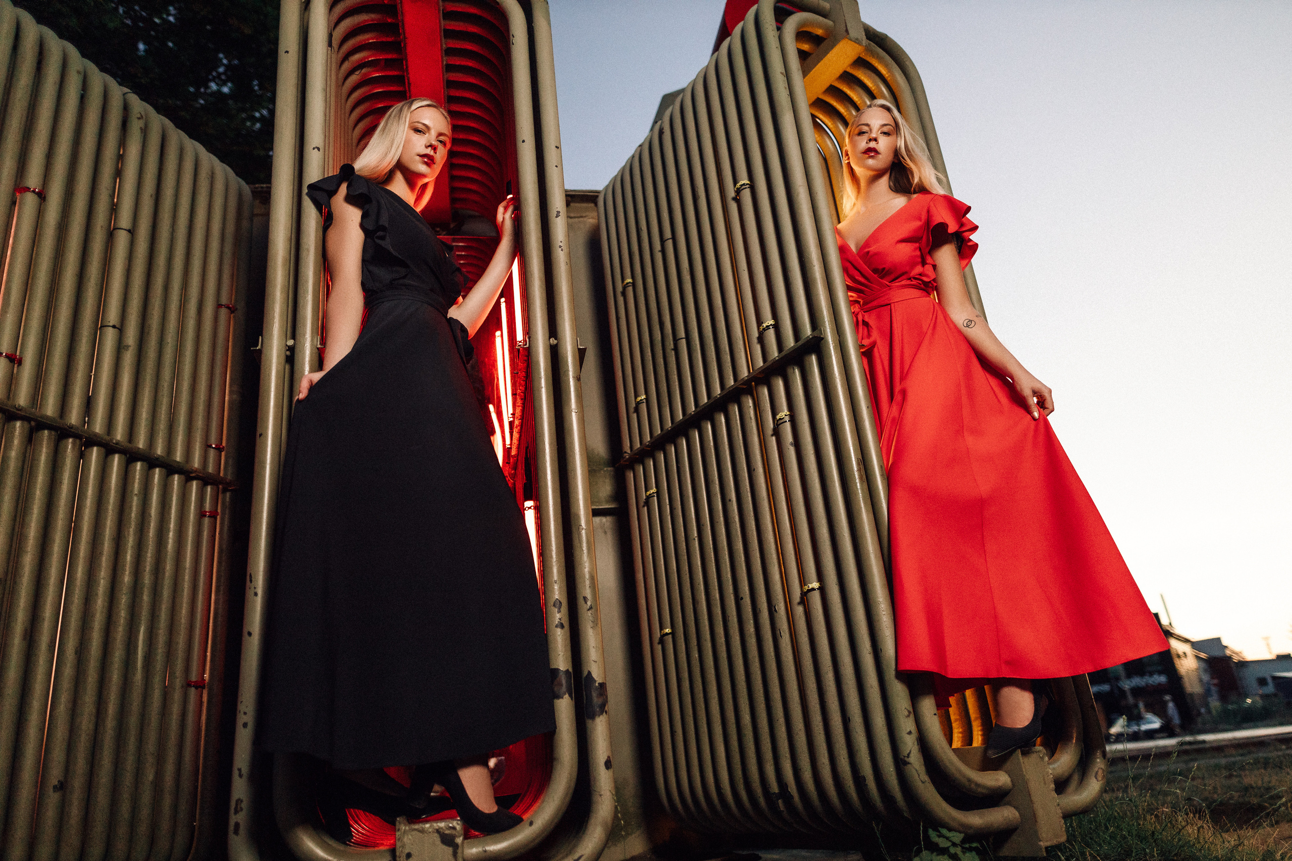 Sandra & Karmen 14.08.2022. Portree- ja perefotograaf Anton Hansen Tallinnas, Eestis