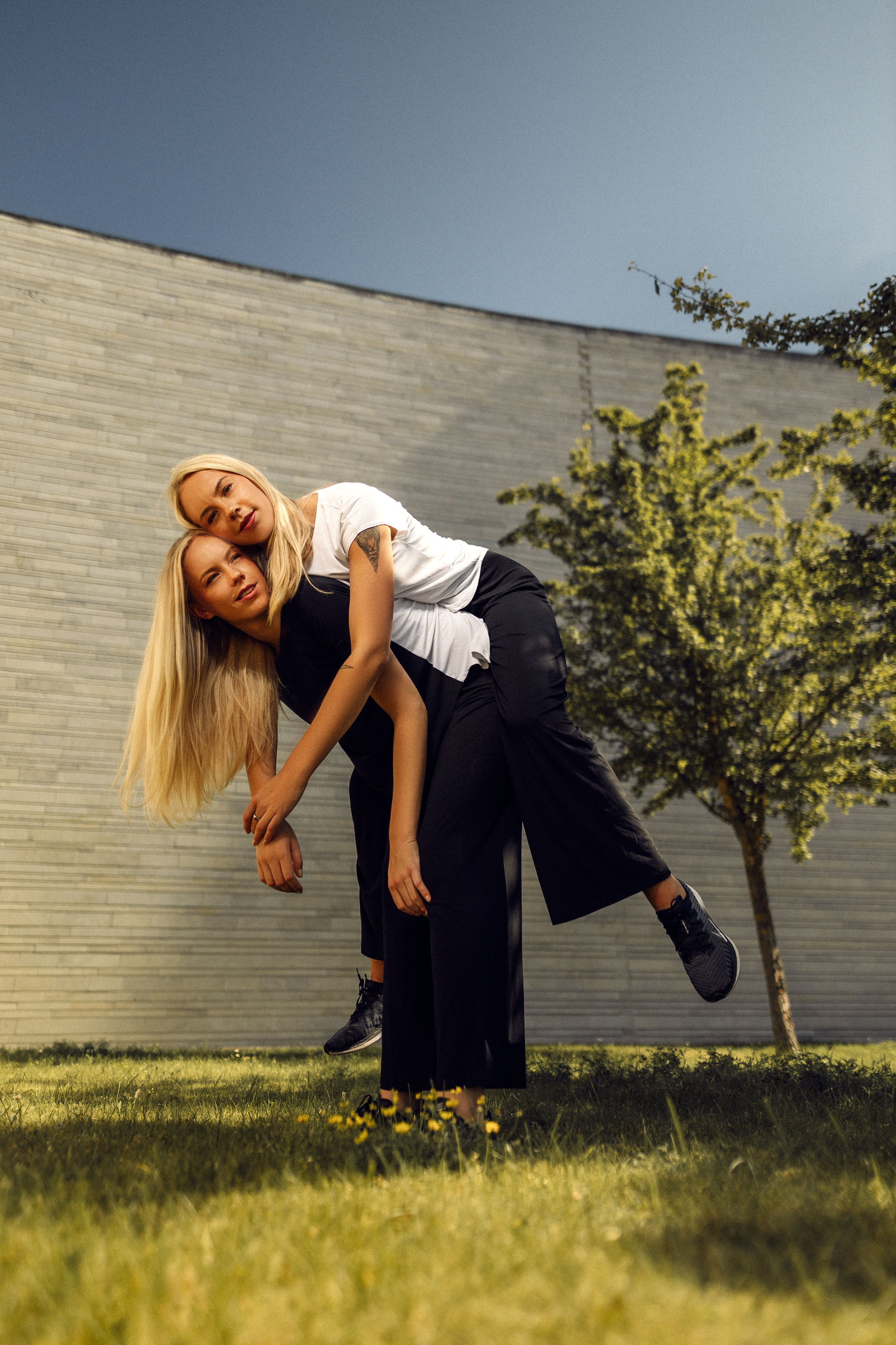 Sandra & Karmen 14.08.2022. Portree- ja perefotograaf Anton Hansen Tallinnas, Eestis