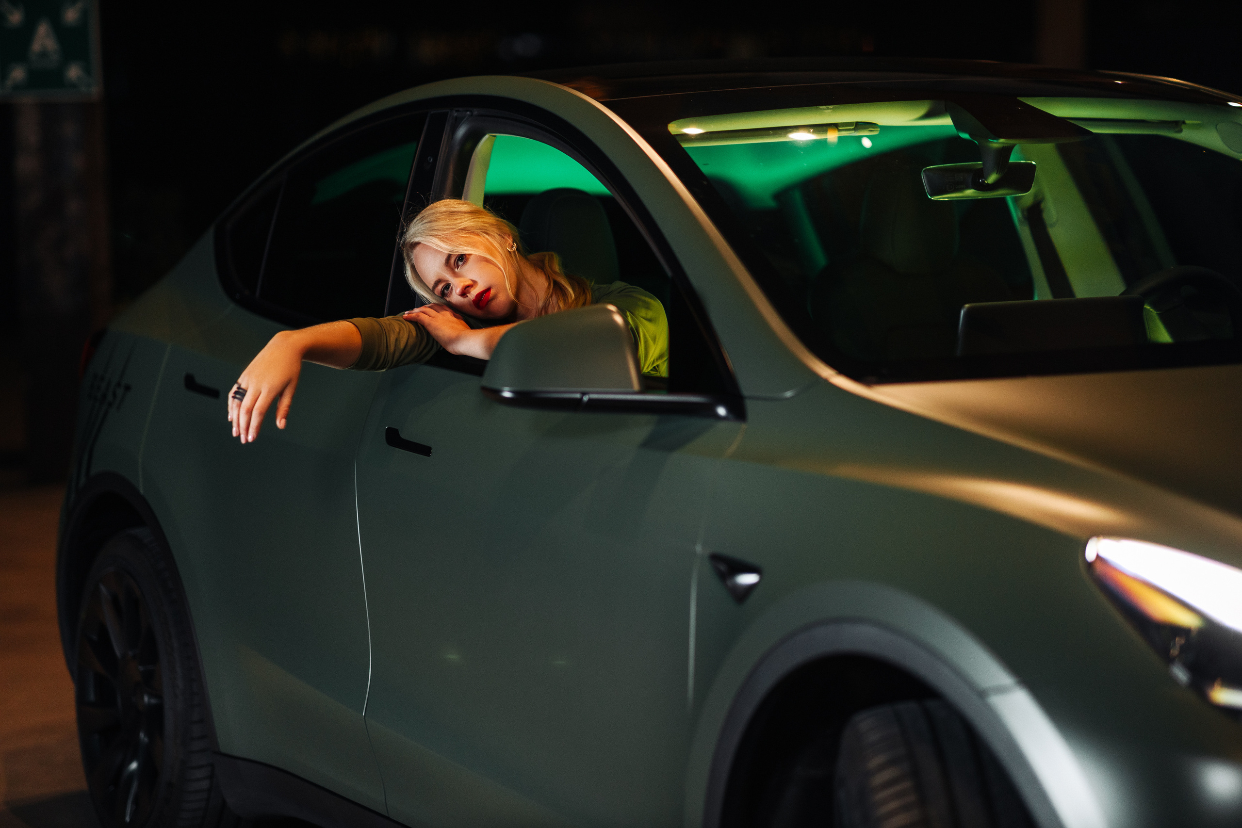 Sandra & Karmen 05.09.2022. Portree- ja perefotograaf Anton Hansen Tallinnas, Eestis