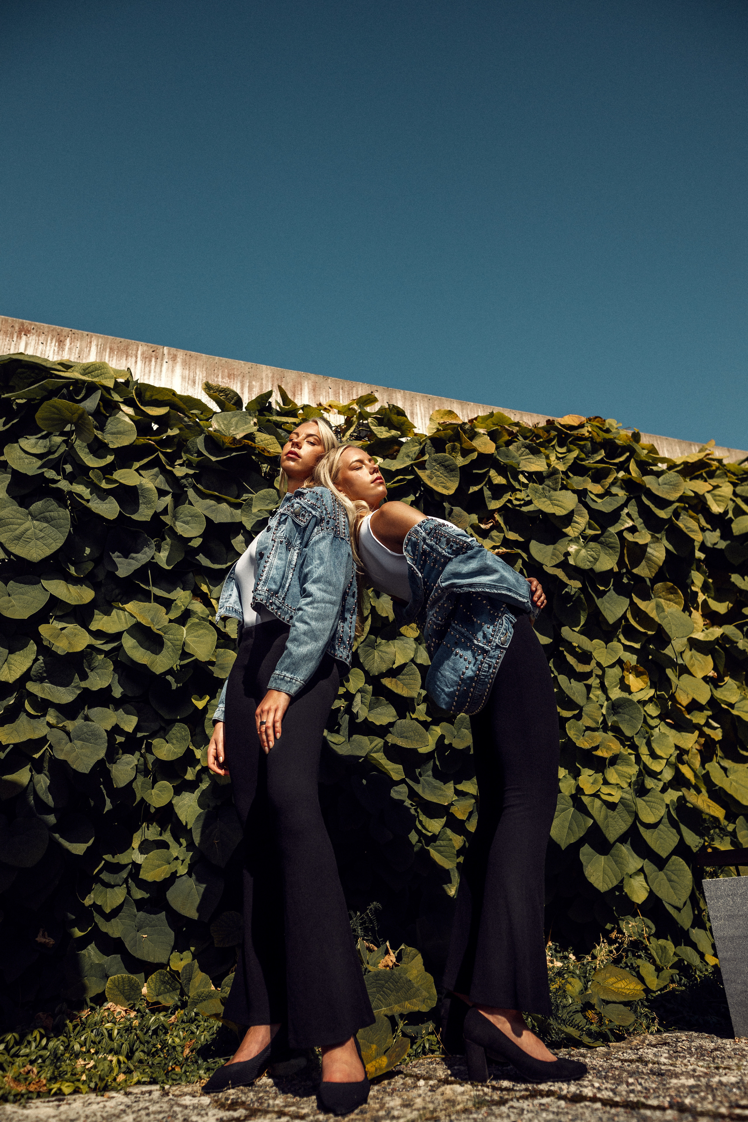 Sandra & Karmen 14.08.2022. Portree- ja perefotograaf Anton Hansen Tallinnas, Eestis