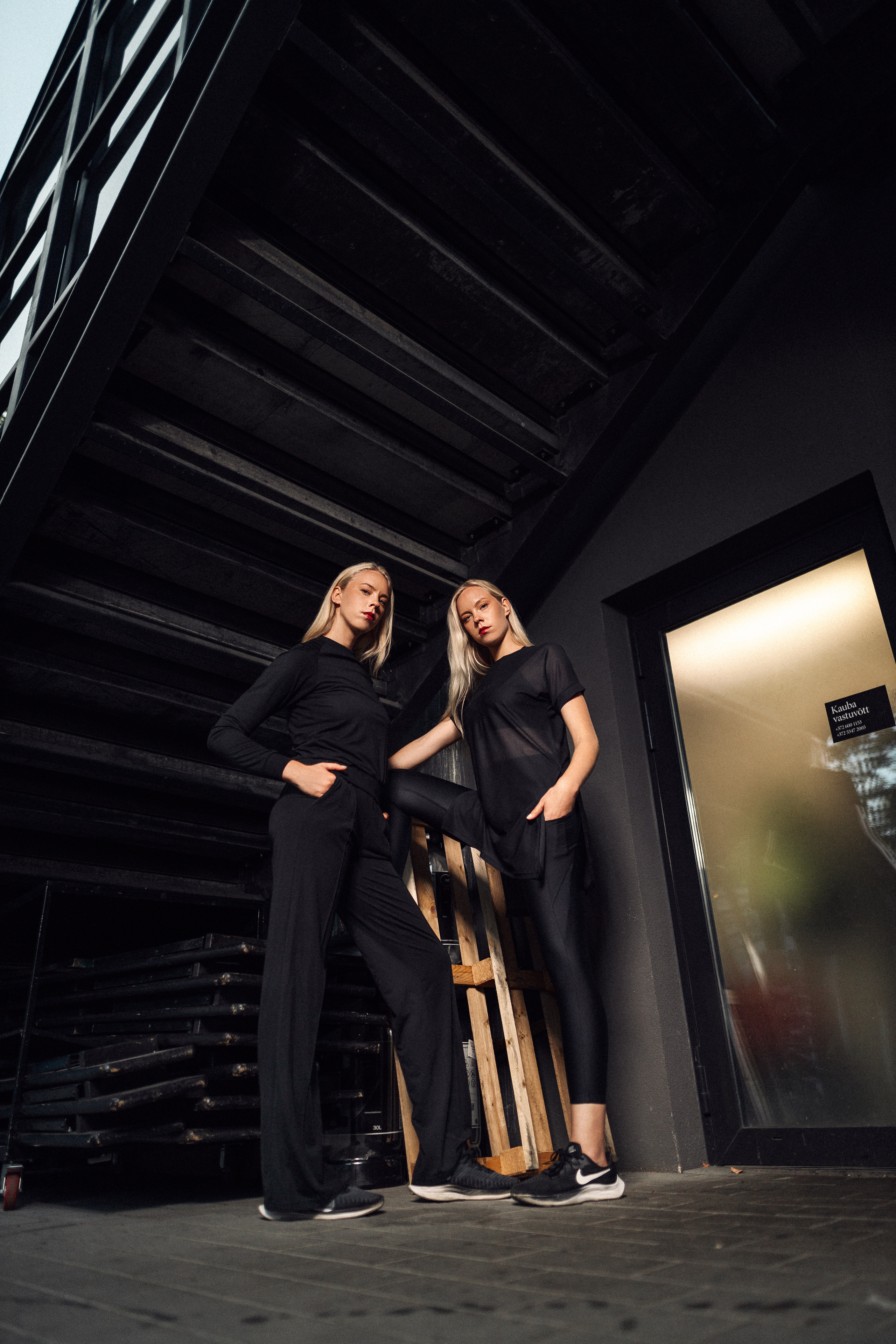 Sandra & Karmen 14.08.2022. Portree- ja perefotograaf Anton Hansen Tallinnas, Eestis