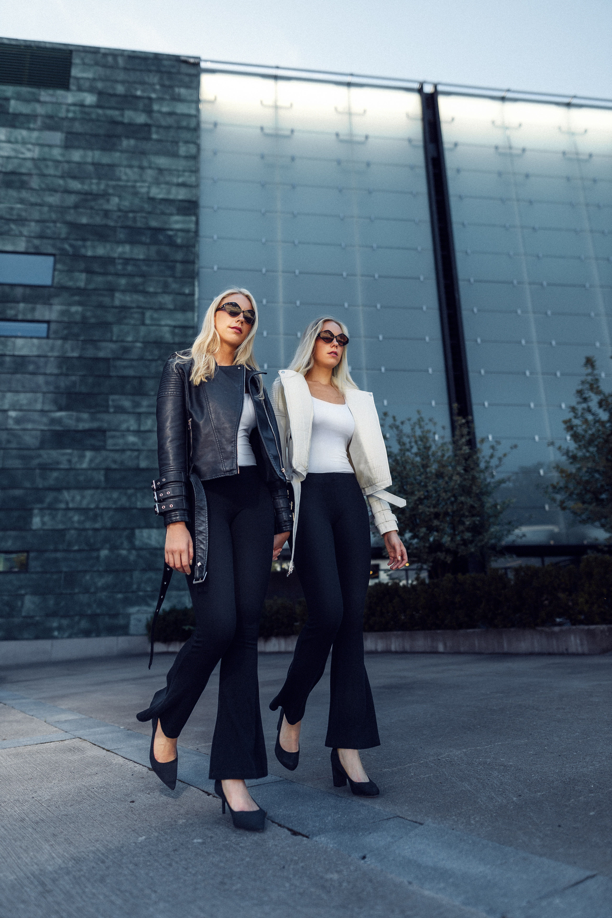 Sandra & Karmen 14.08.2022. Portree- ja perefotograaf Anton Hansen Tallinnas, Eestis