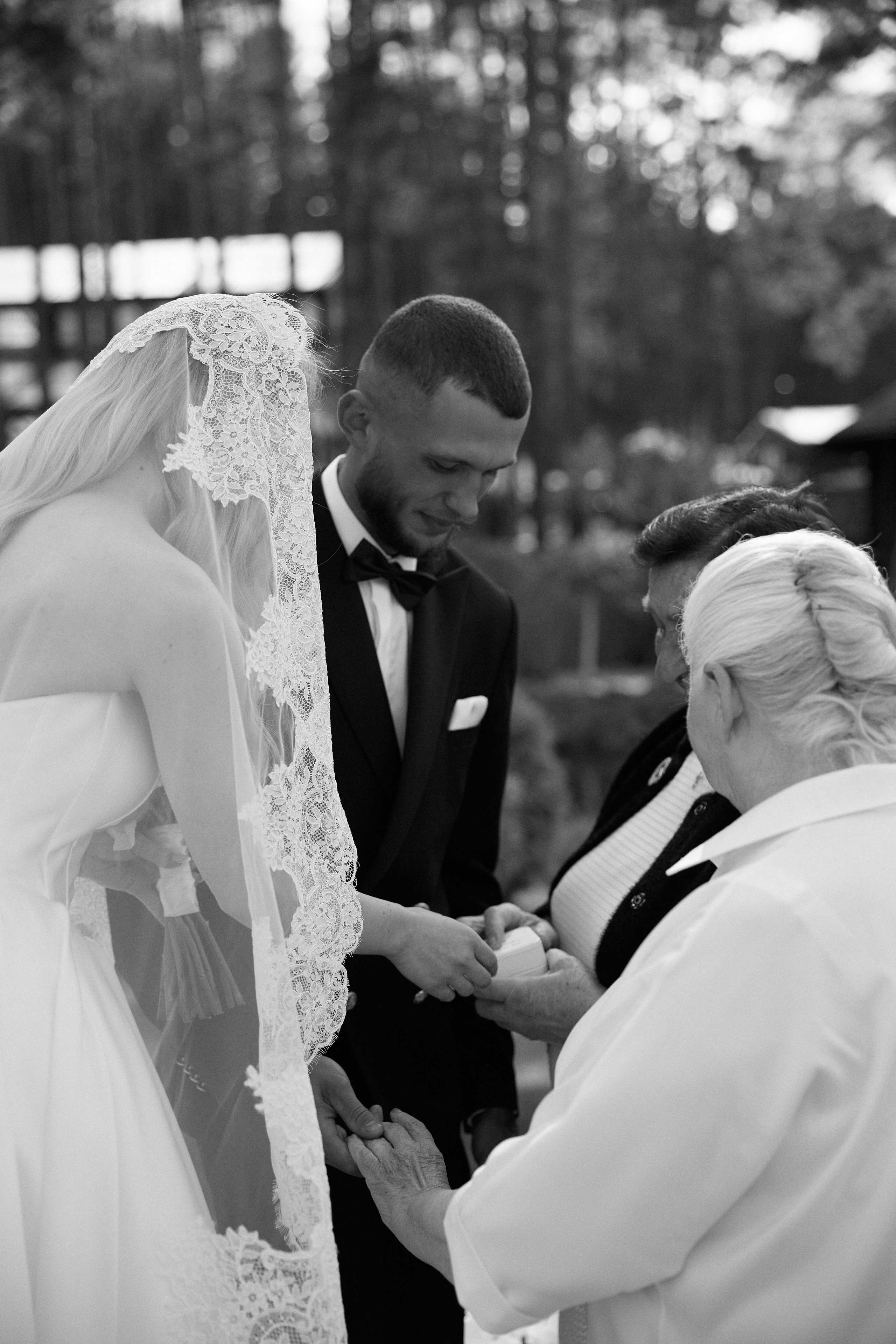 Natalia & Roman. Dworek przy lesie. Fotograf ślubny i rodzinny w Krakowie Yana Klymova