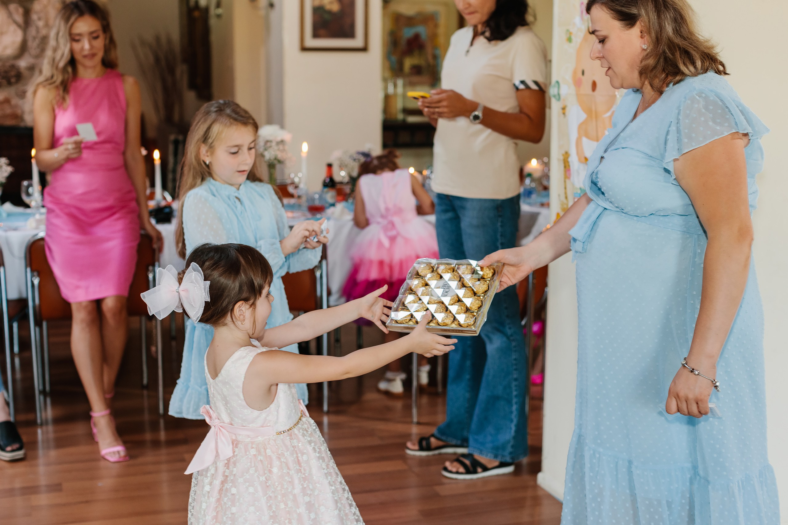 10.01.2022 Baby shower. Wedding family event photographer in Chicago Nick Yushevich