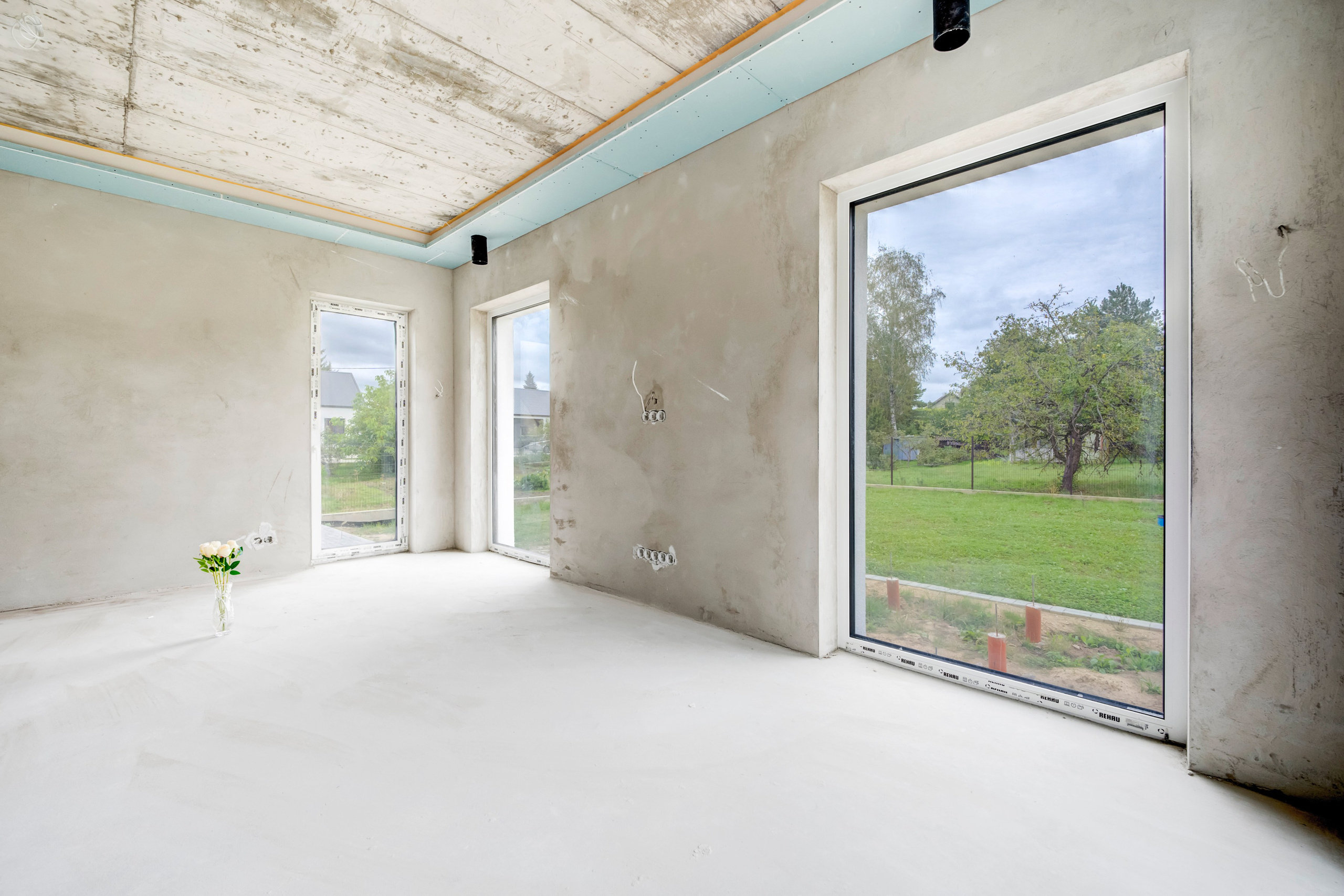 Pagubės sodų 11-oji 16, Vilnius. Namas su nepilna apdaila. Elina Sapiega fotografė Vilniuje