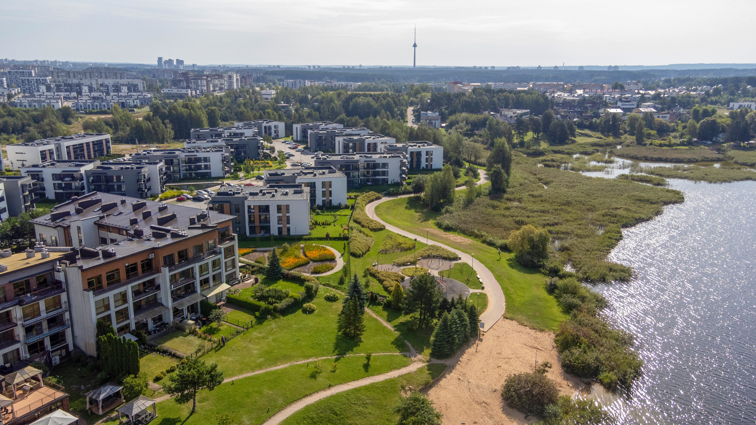 Gilužio g. 49, 2k. butas prie ežero. Elina Sapiega fotografė Vilniuje