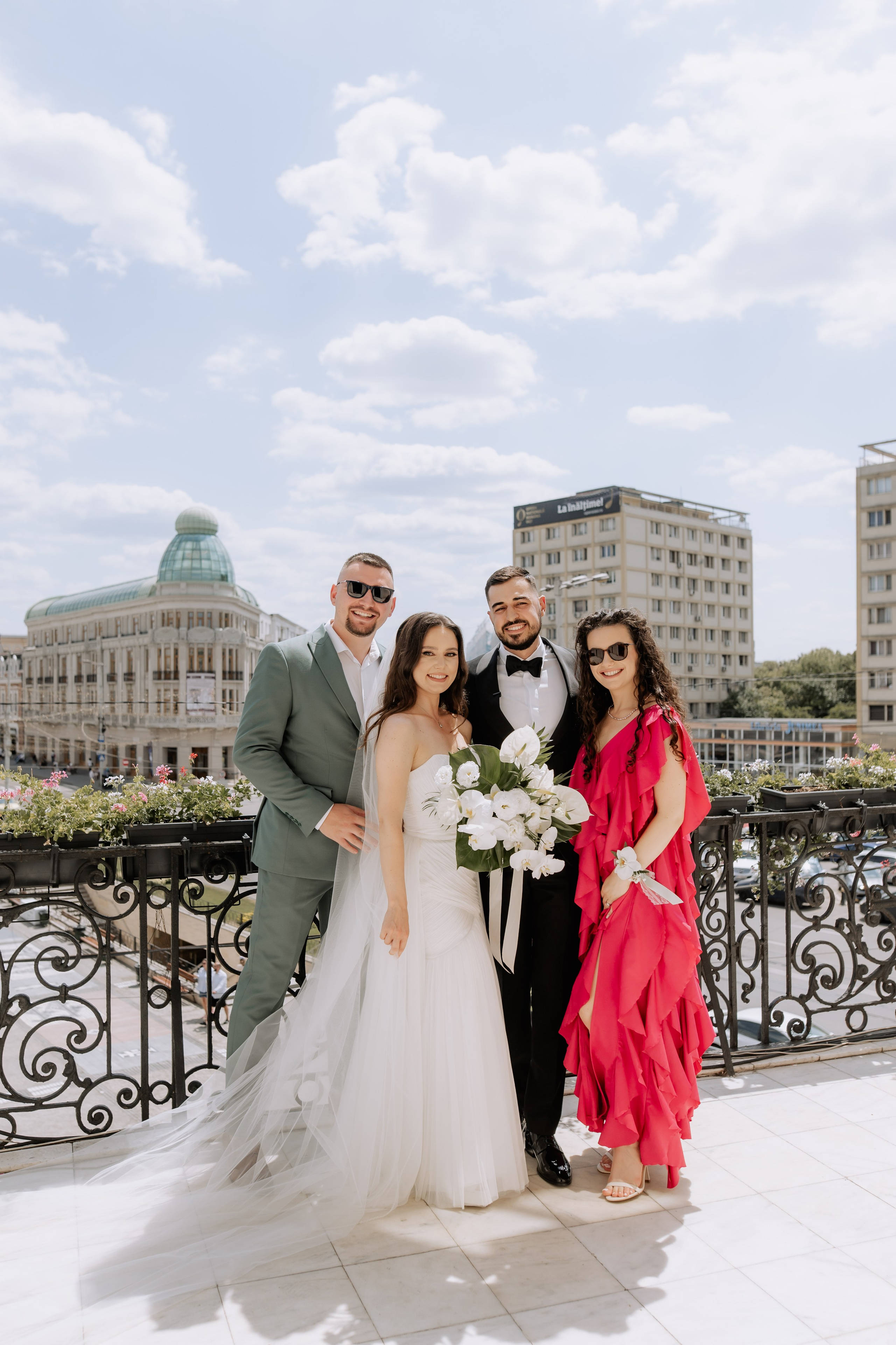 Cununie civila in aer liber , artificii de zi colorate , decor nunta , nunta la Hotel Traian. Proud Vision Weddings | Wedding Photography & Film — Servicii profesionale Foto Video Nunta Iasi