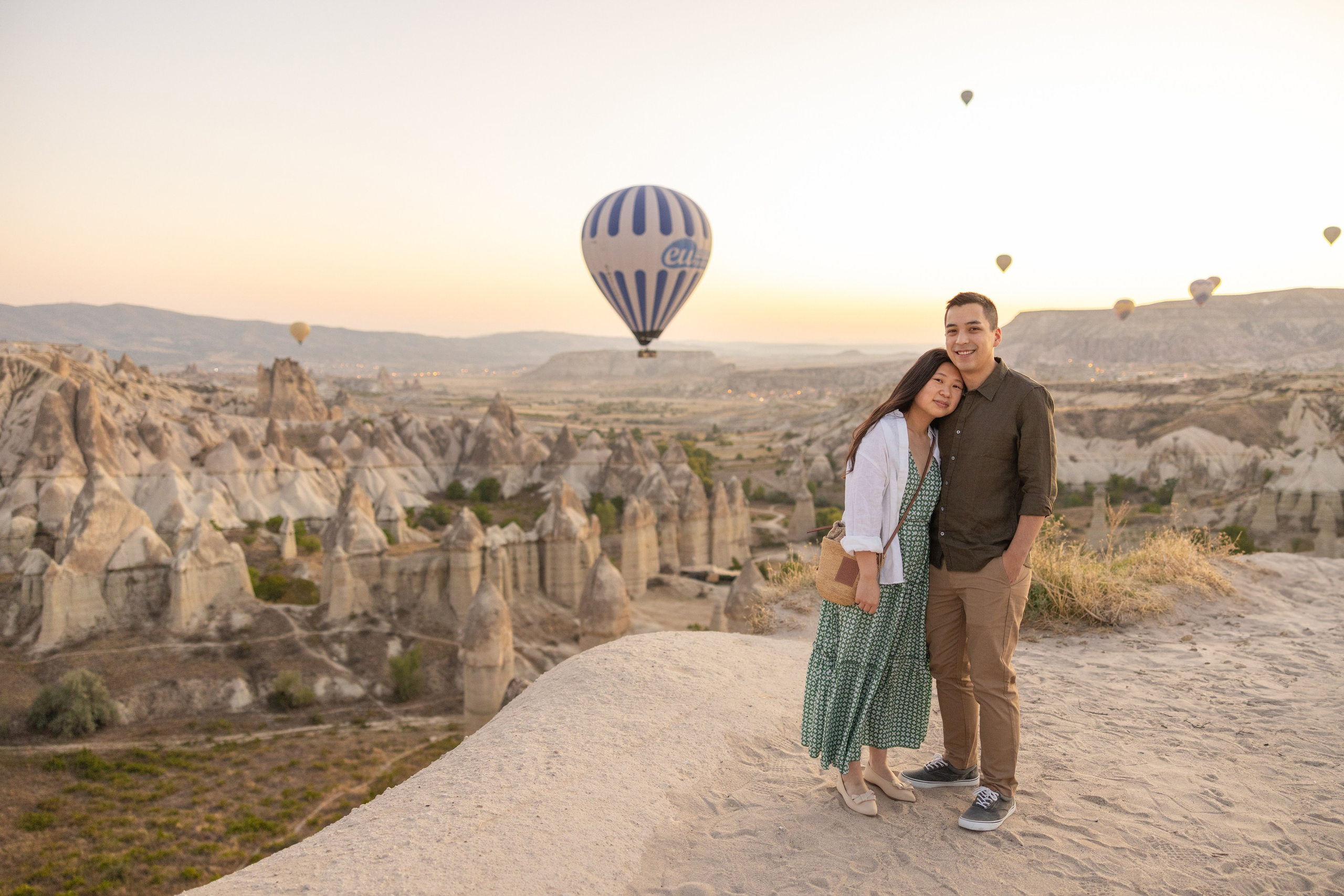 Romantic Love Story Photoshoot with Hot Air Balloons in Cappadocia. Julia Ganch I Fashion Wedding Photography I Cappadocia Turkey